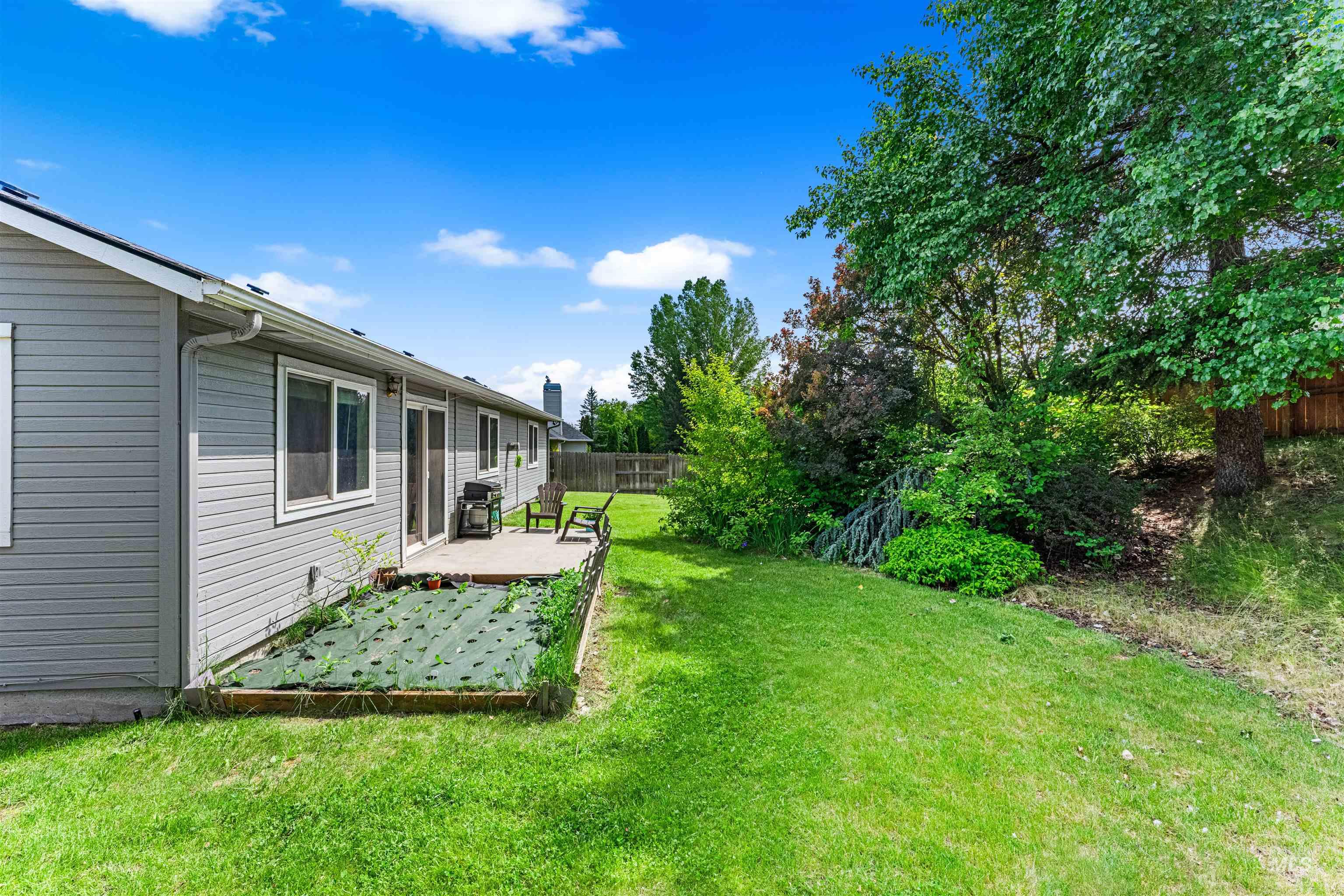 1653 N Eagle Creek Way, Eagle, Idaho 83616, 3 Bedrooms, 2 Bathrooms, Residential For Sale, Price $449,900,MLS 98987937