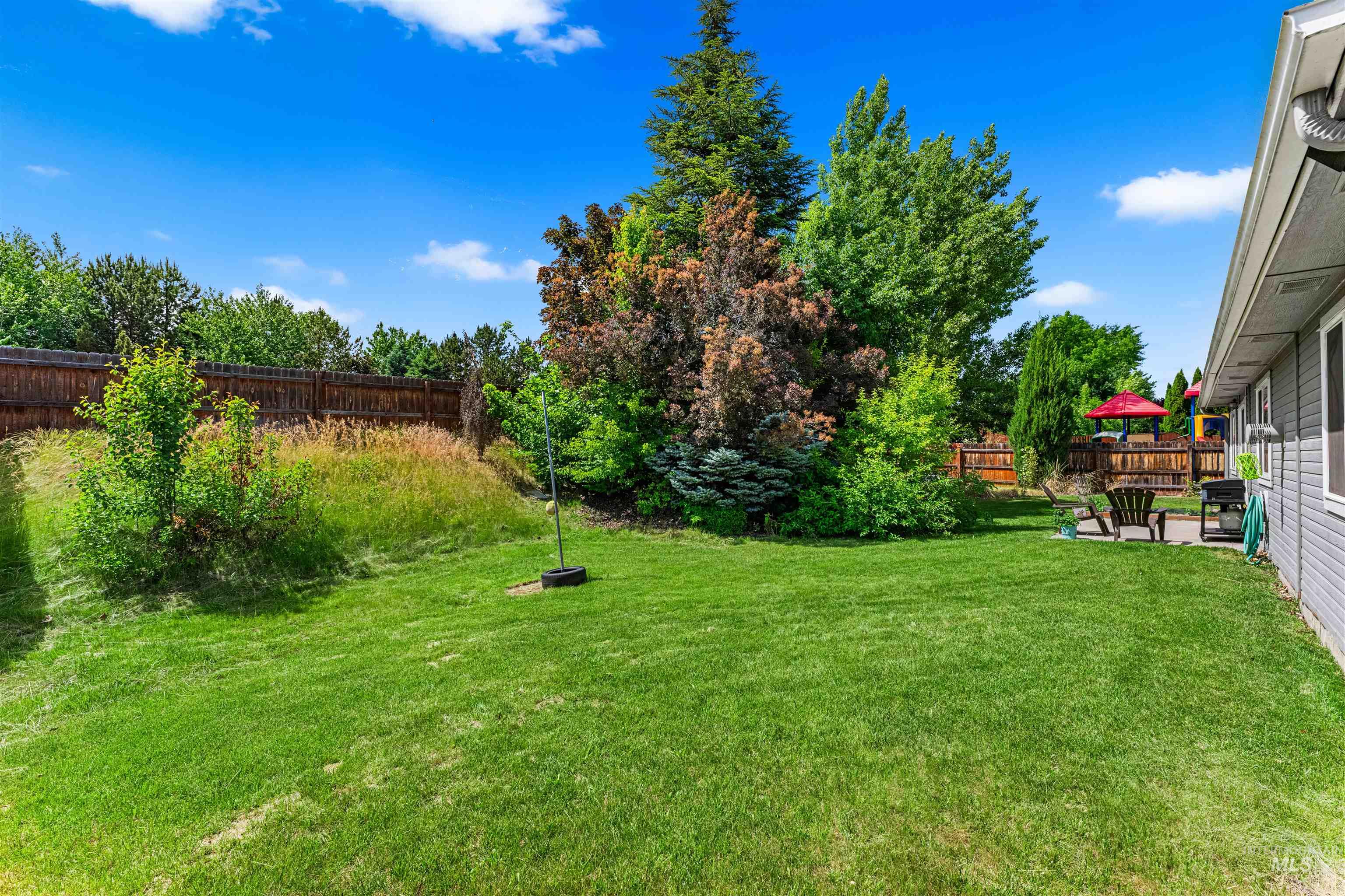 1653 N Eagle Creek Way, Eagle, Idaho 83616, 3 Bedrooms, 2 Bathrooms, Residential For Sale, Price $449,900,MLS 98987937