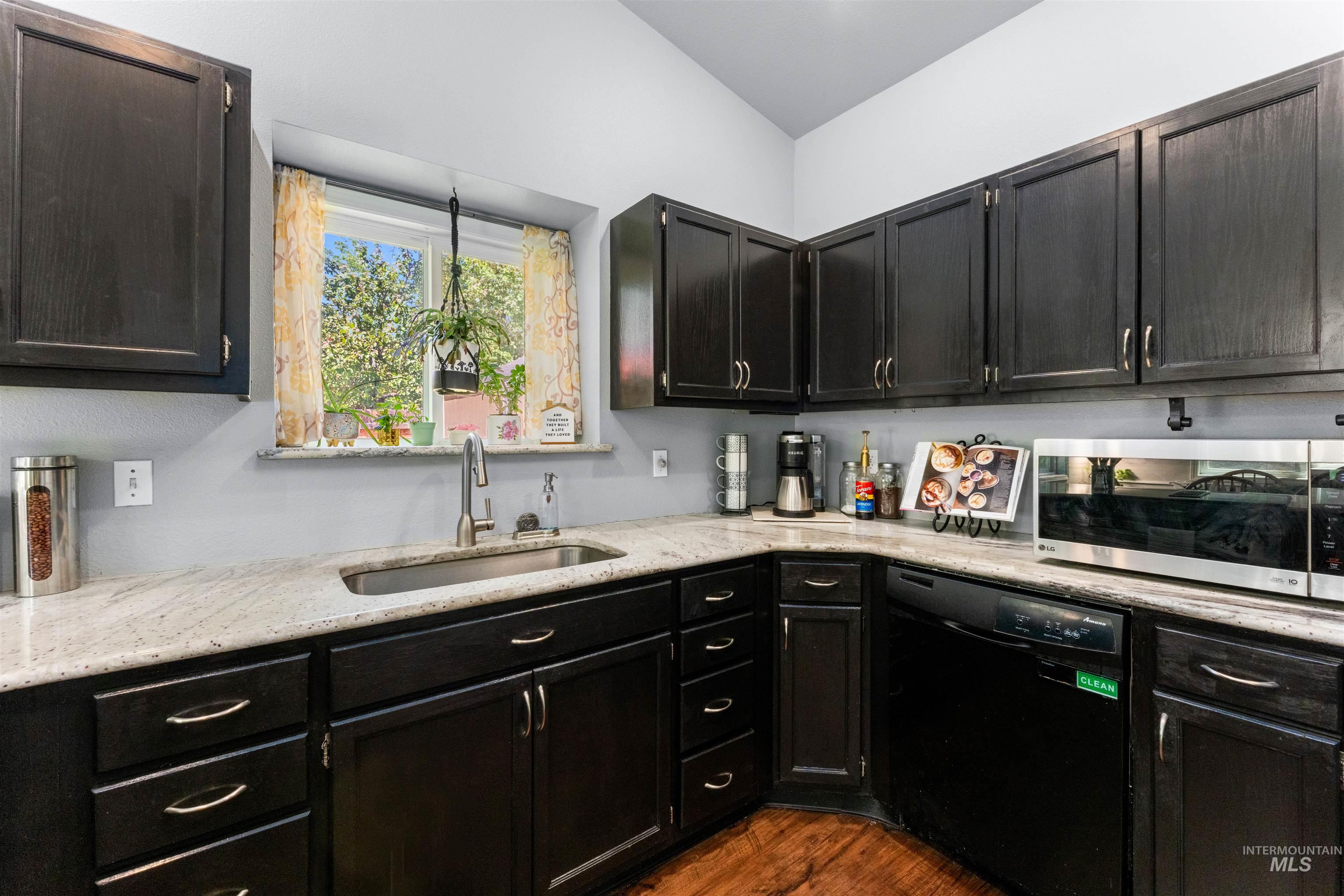 1653 N Eagle Creek Way, Eagle, Idaho 83616, 3 Bedrooms, 2 Bathrooms, Residential For Sale, Price $449,900,MLS 98987937