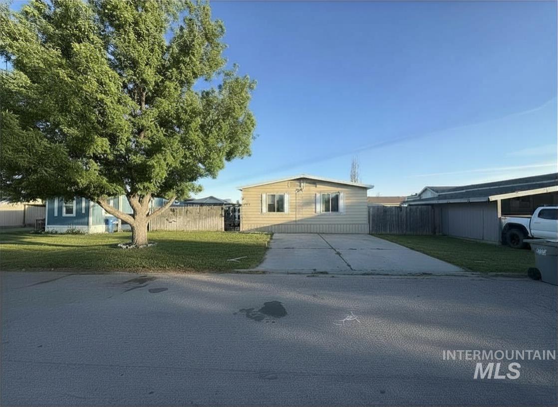 1715 Windmere Dr, Mountain Home, Idaho 83647, 3 Bedrooms, 2 Bathrooms, Residential For Sale, Price $149,900, 98987940