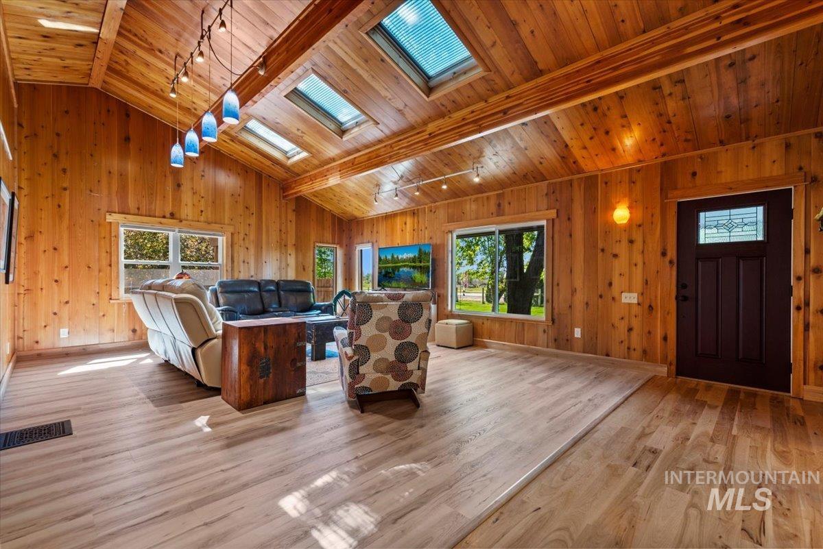 5410 W Beacon Light Rd, Eagle, Idaho 83616, 5 Bedrooms, 5 Bathrooms, Residential For Sale, Price $1,700,070, 98987943