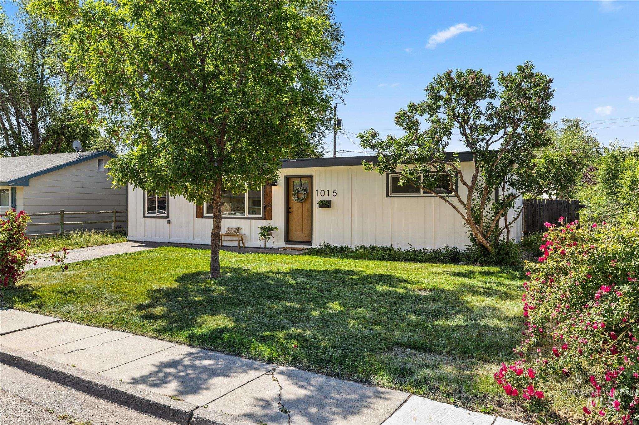 1015 E 16th N, Mountain Home, Idaho 83647, 3 Bedrooms, 1 Bathroom, Residential For Sale, Price $299,900, 98987945