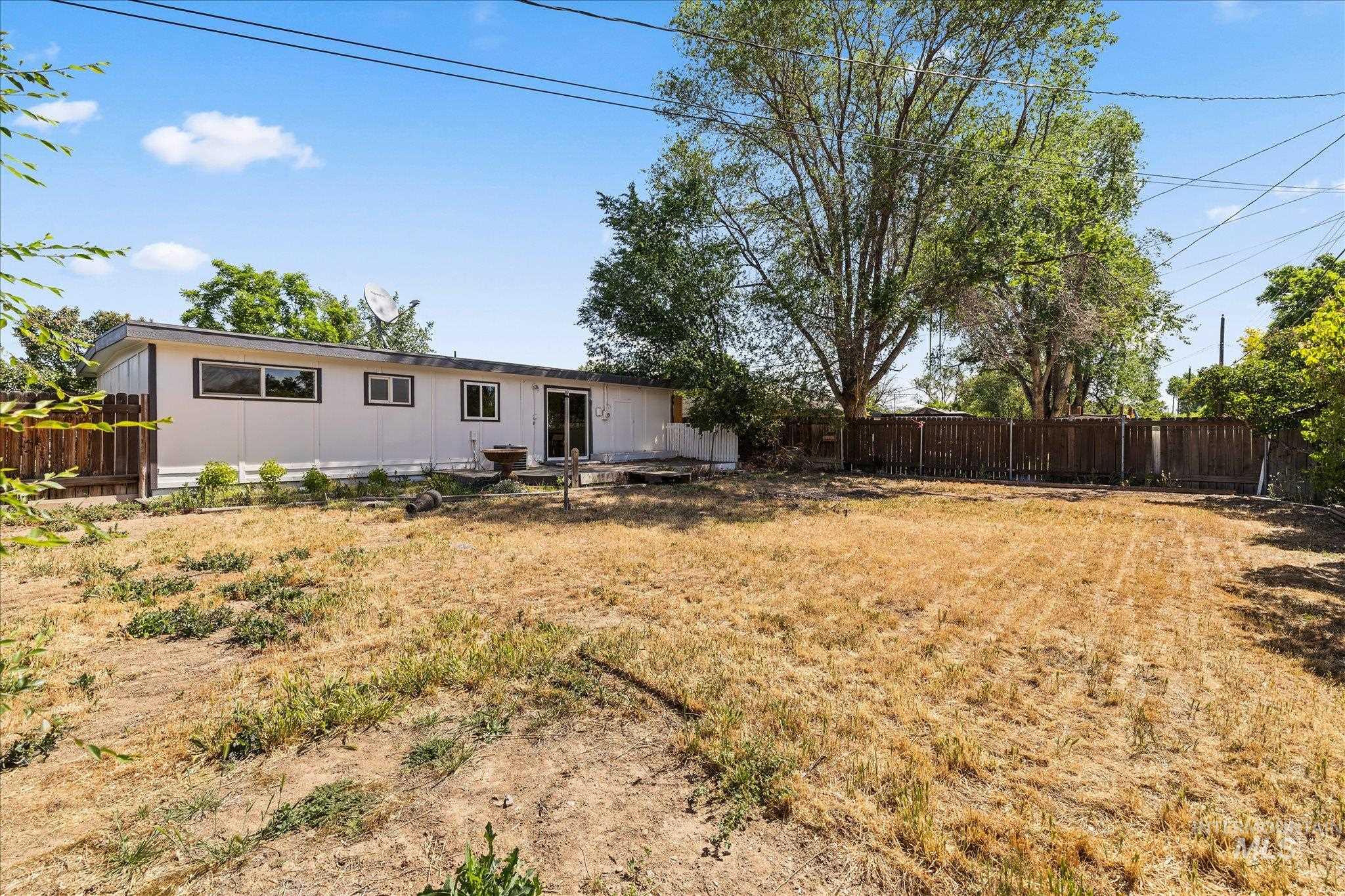 1015 E 16th N, Mountain Home, Idaho 83647, 3 Bedrooms, 1 Bathroom, Residential For Sale, Price $299,900, 98987945