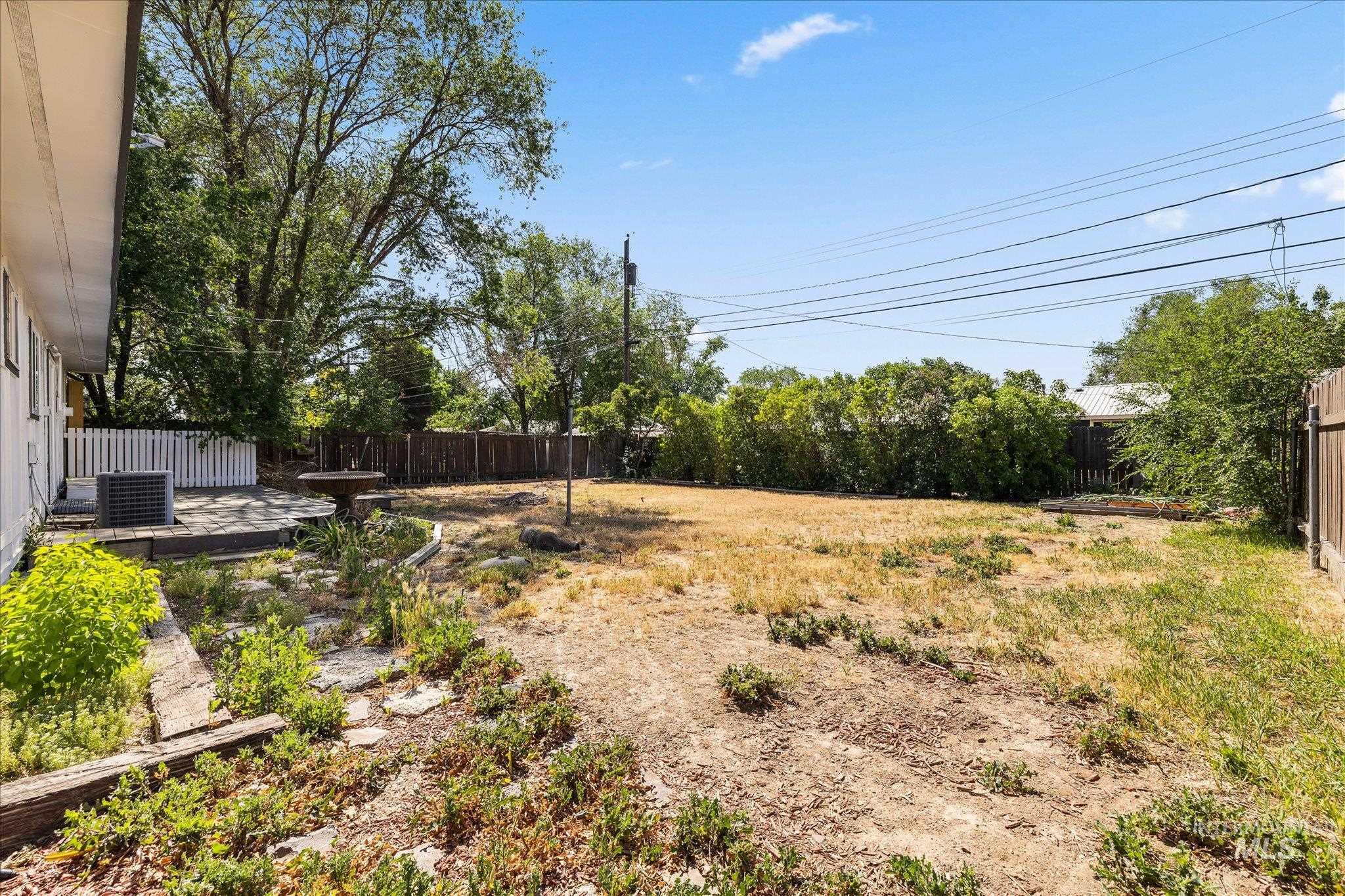 1015 E 16th N, Mountain Home, Idaho 83647, 3 Bedrooms, 1 Bathroom, Residential For Sale, Price $299,900, 98987945