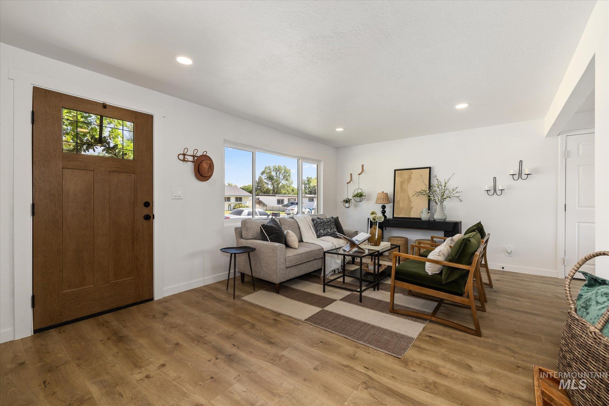 1015 E 16th N, Mountain Home, Idaho 83647, 3 Bedrooms, 1 Bathroom, Residential For Sale, Price $299,900, 98987945