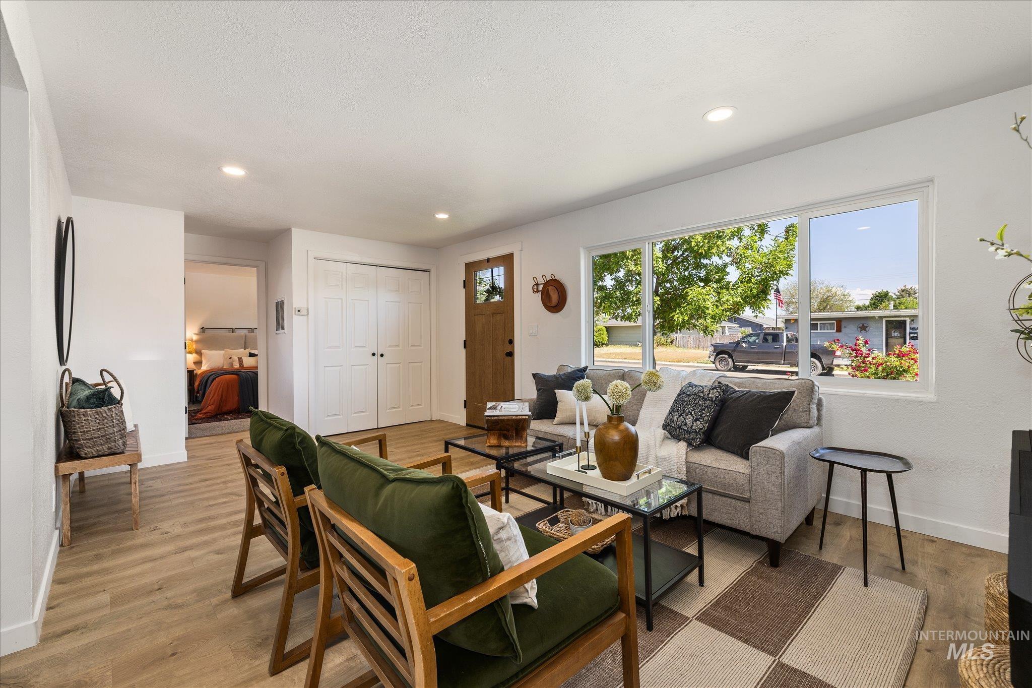 1015 E 16th N, Mountain Home, Idaho 83647, 3 Bedrooms, 1 Bathroom, Residential For Sale, Price $299,900, 98987945