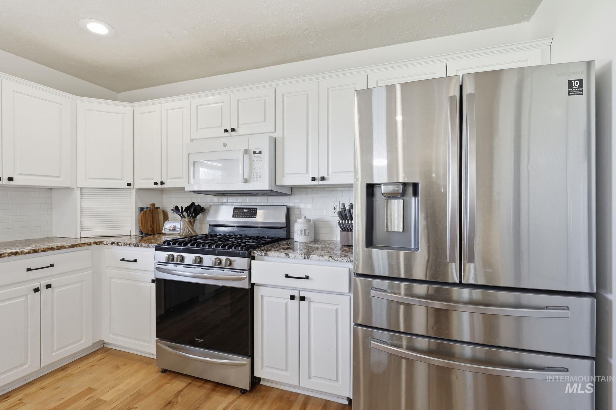 6185 N Serenity Lane, Meridian, Idaho 83646, 5 Bedrooms, 3.5 Bathrooms, Residential For Sale, Price $924,900, 98987946