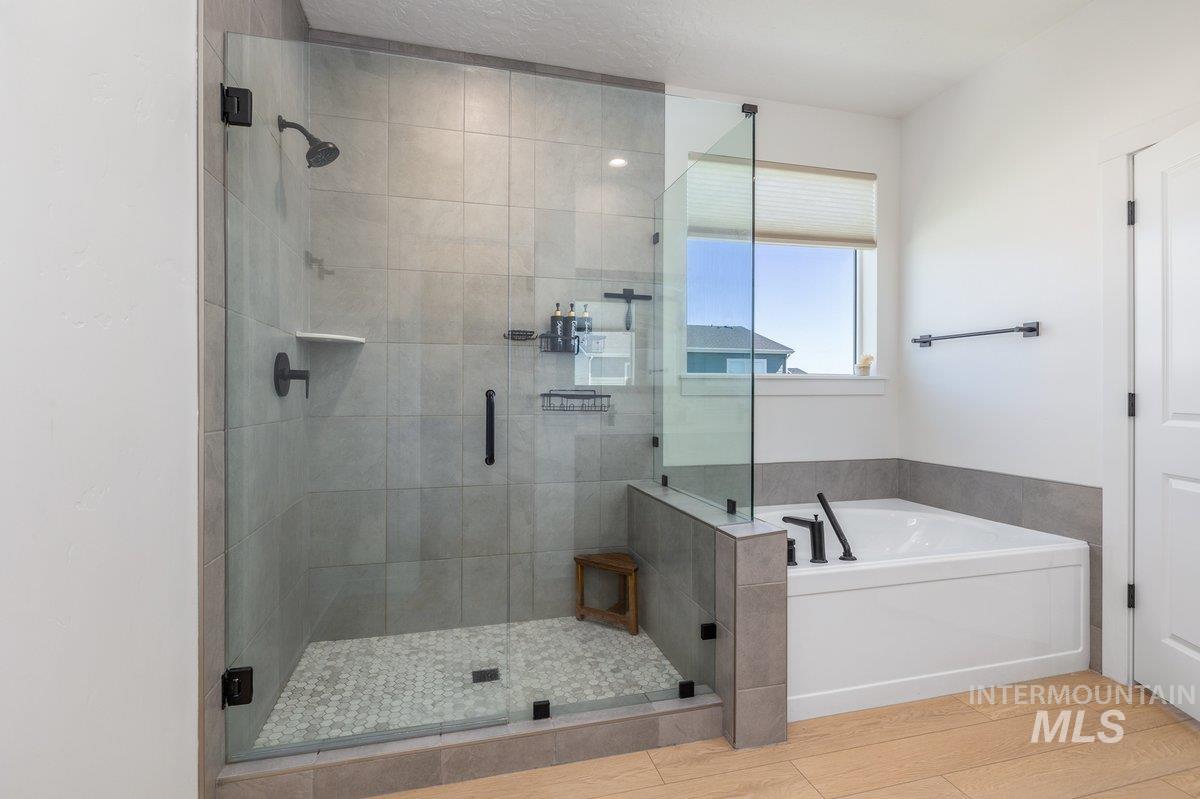 1380 W Chilitna St, Meridian, Idaho 83642, 3 Bedrooms, 2.5 Bathrooms, Residential For Sale, Price $575,000, 98987947