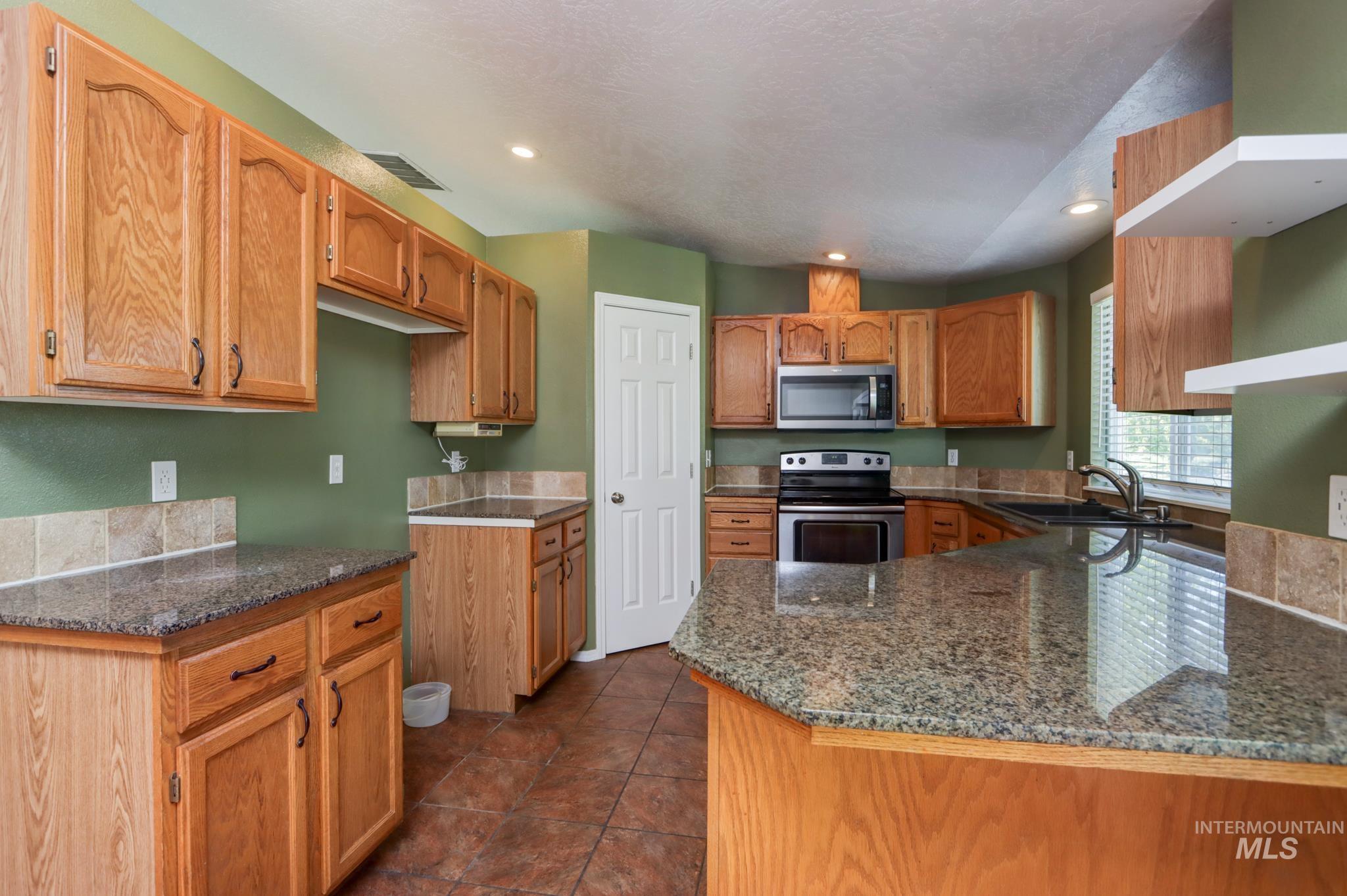 907 52nd St, Nampa, Idaho 83687, 4 Bedrooms, 3 Bathrooms, Residential For Sale, Price $675,000, 98987951