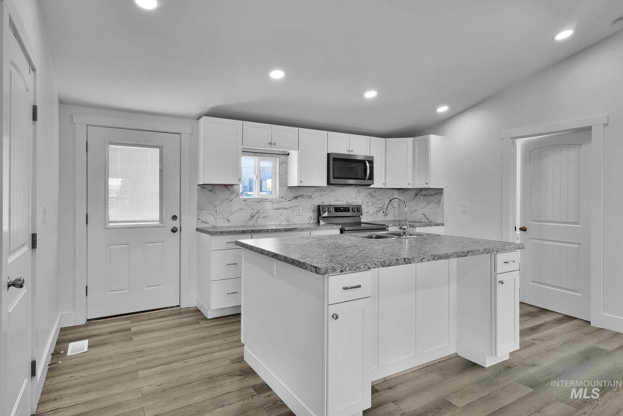 2324 E Blue Lake Lane, Boise, Idaho 83716, 2 Bedrooms, 2 Bathrooms, Residential For Sale, Price $174,000, 98987952