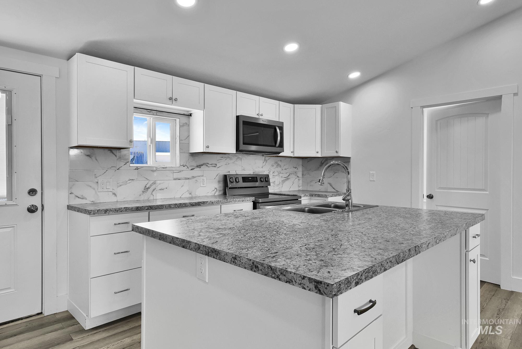 2324 E Blue Lake Lane, Boise, Idaho 83716, 2 Bedrooms, 2 Bathrooms, Residential For Sale, Price $174,000, 98987952