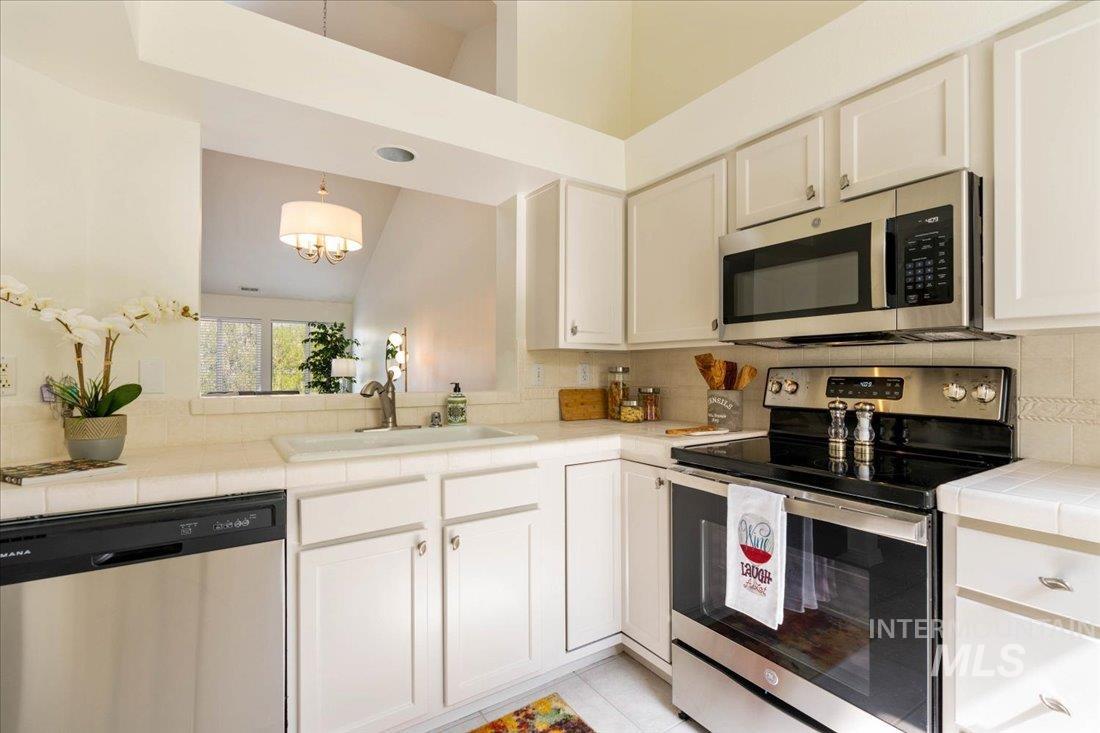 5110 S Surprise Way, Boise, Idaho 83716, 2 Bedrooms, 2 Bathrooms, Residential For Sale, Price $495,000, 98987957