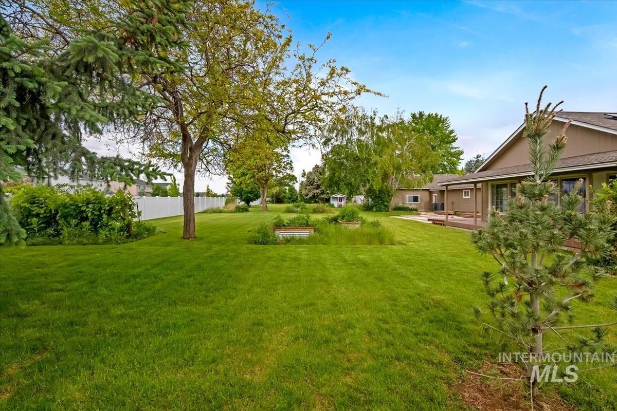 2333 N Mountain Ash Ave, Kuna, Idaho 83634, 4 Bedrooms, 3 Bathrooms, Residential For Sale, Price $839,900, 98987959