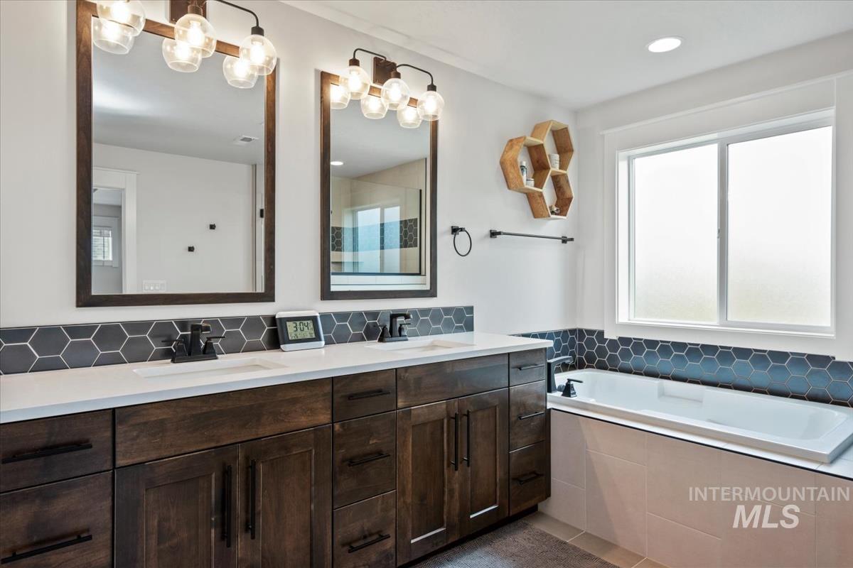 2136 N Sunset Farm Pl, Kuna, Idaho 83634, 5 Bedrooms, 2.5 Bathrooms, Residential For Sale, Price $630,000, 98987960
