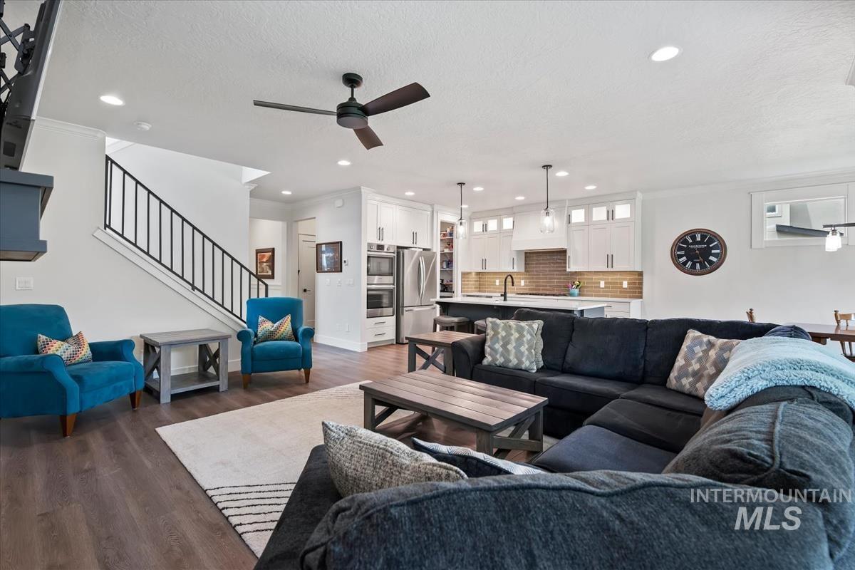 2136 N Sunset Farm Pl, Kuna, Idaho 83634, 5 Bedrooms, 2.5 Bathrooms, Residential For Sale, Price $630,000, 98987960