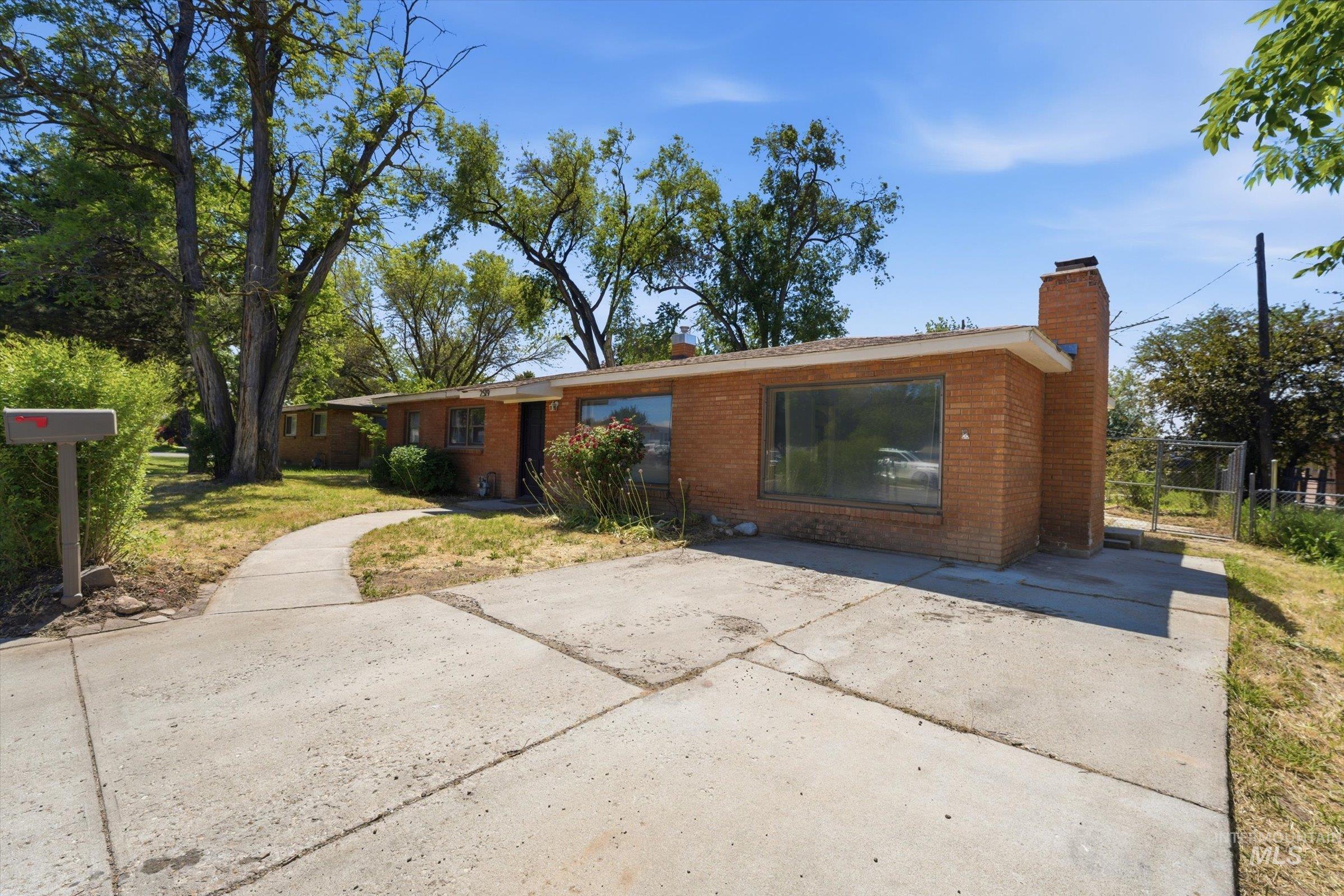 2519 S Vista Ave, Boise, Idaho 83705, 4 Bedrooms, 1 Bathroom, Residential For Sale, Price $394,900, 98987965