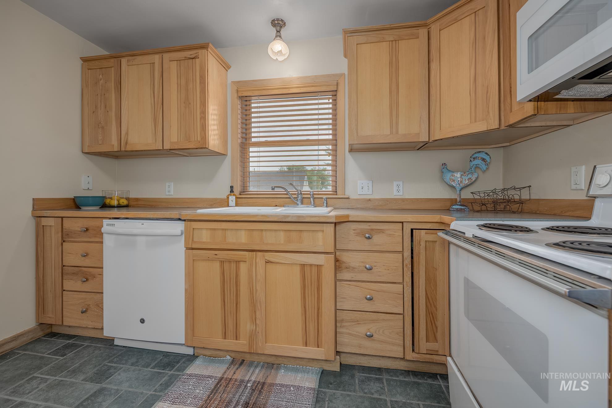 526 Clark St S, Vale, Oregon 97918, 4 Bedrooms, 1.5 Bathrooms, Residential For Sale, Price $319,000, 98987966