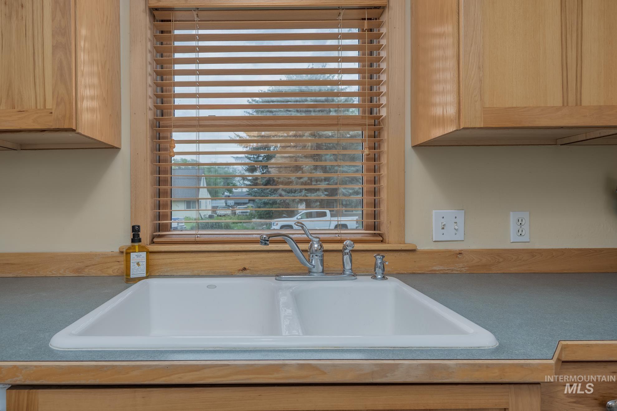 526 Clark St S, Vale, Oregon 97918, 4 Bedrooms, 1.5 Bathrooms, Residential For Sale, Price $319,000, 98987966