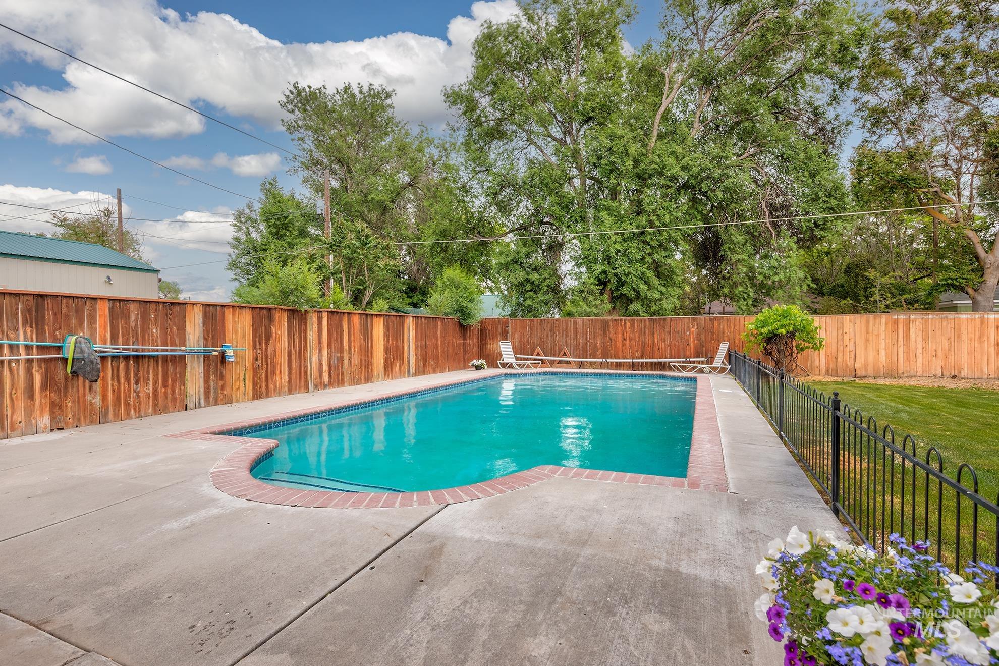 526 Clark St S, Vale, Oregon 97918, 4 Bedrooms, 1.5 Bathrooms, Residential For Sale, Price $319,000, 98987966