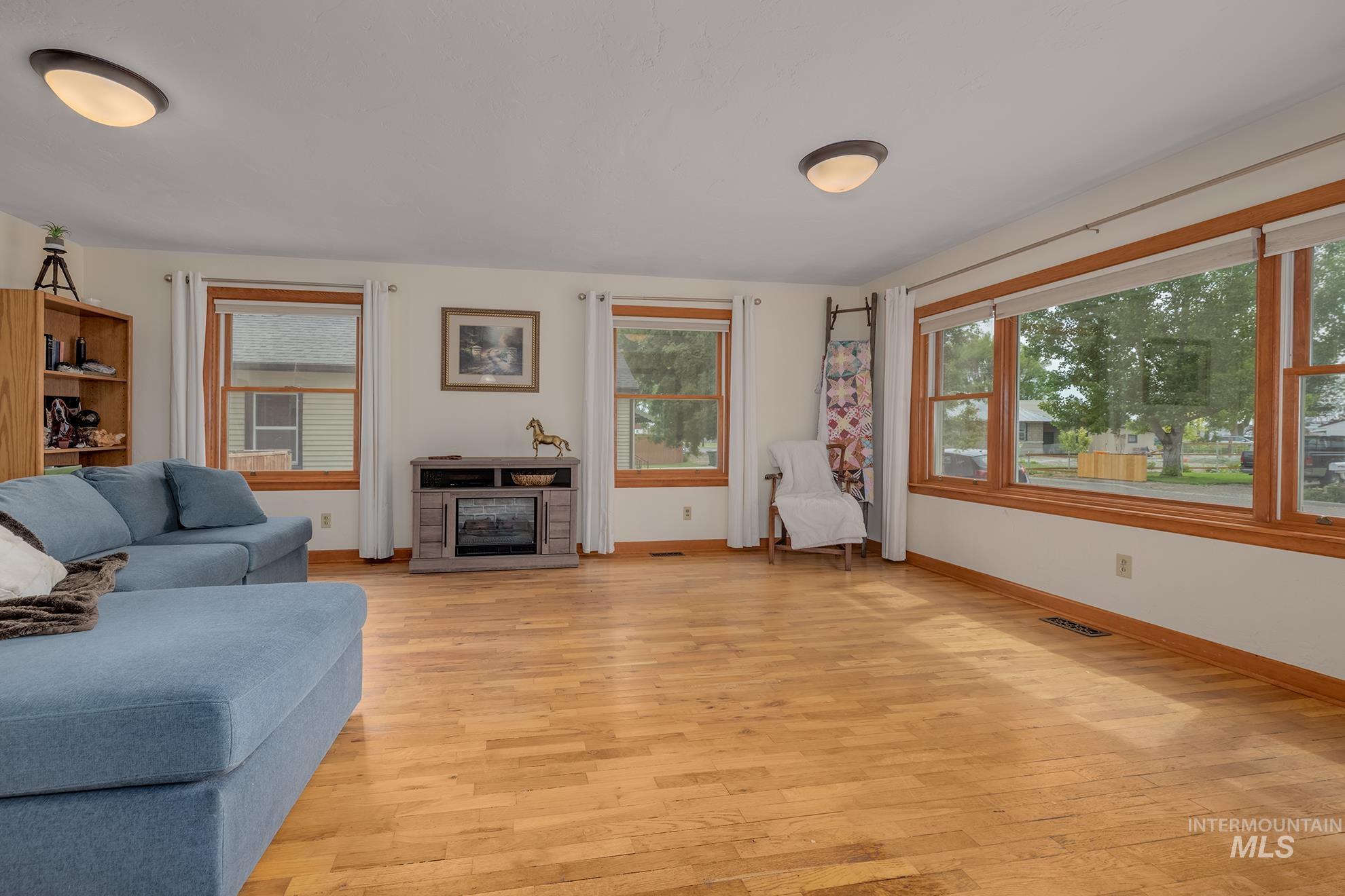 526 Clark St S, Vale, Oregon 97918, 4 Bedrooms, 1.5 Bathrooms, Residential For Sale, Price $319,000, 98987966