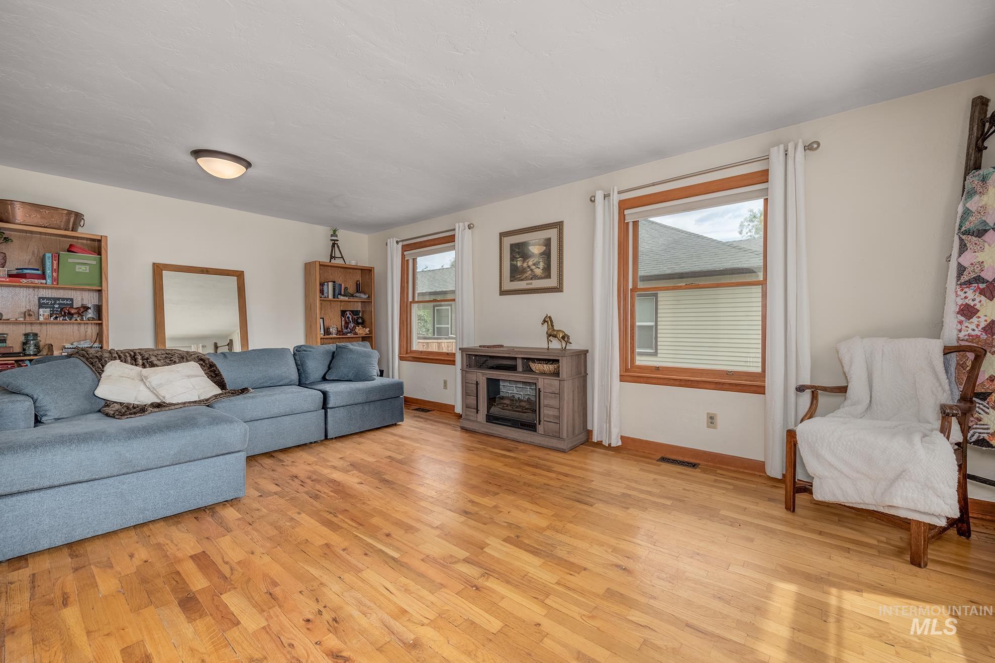 526 Clark St S, Vale, Oregon 97918, 4 Bedrooms, 1.5 Bathrooms, Residential For Sale, Price $319,000, 98987966