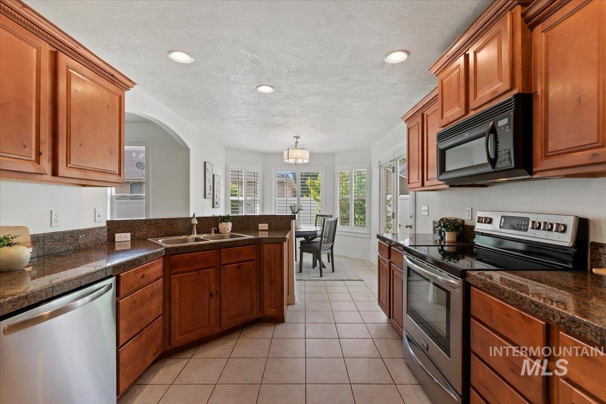 1827 West Creek Ct, Nampa, Idaho 83686, 4 Bedrooms, 3 Bathrooms, Residential For Sale, Price $499,900, 98987967