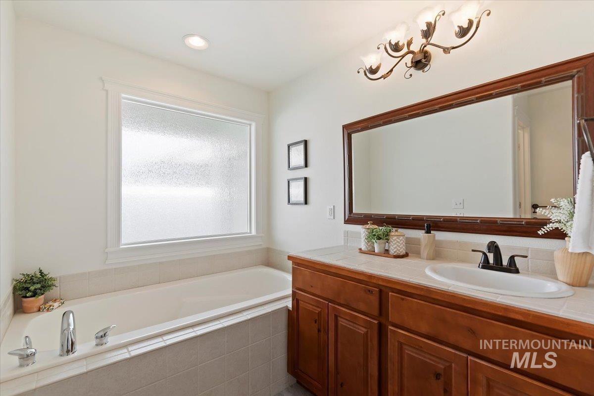 1827 West Creek Ct, Nampa, Idaho 83686, 4 Bedrooms, 3 Bathrooms, Residential For Sale, Price $499,900, 98987967