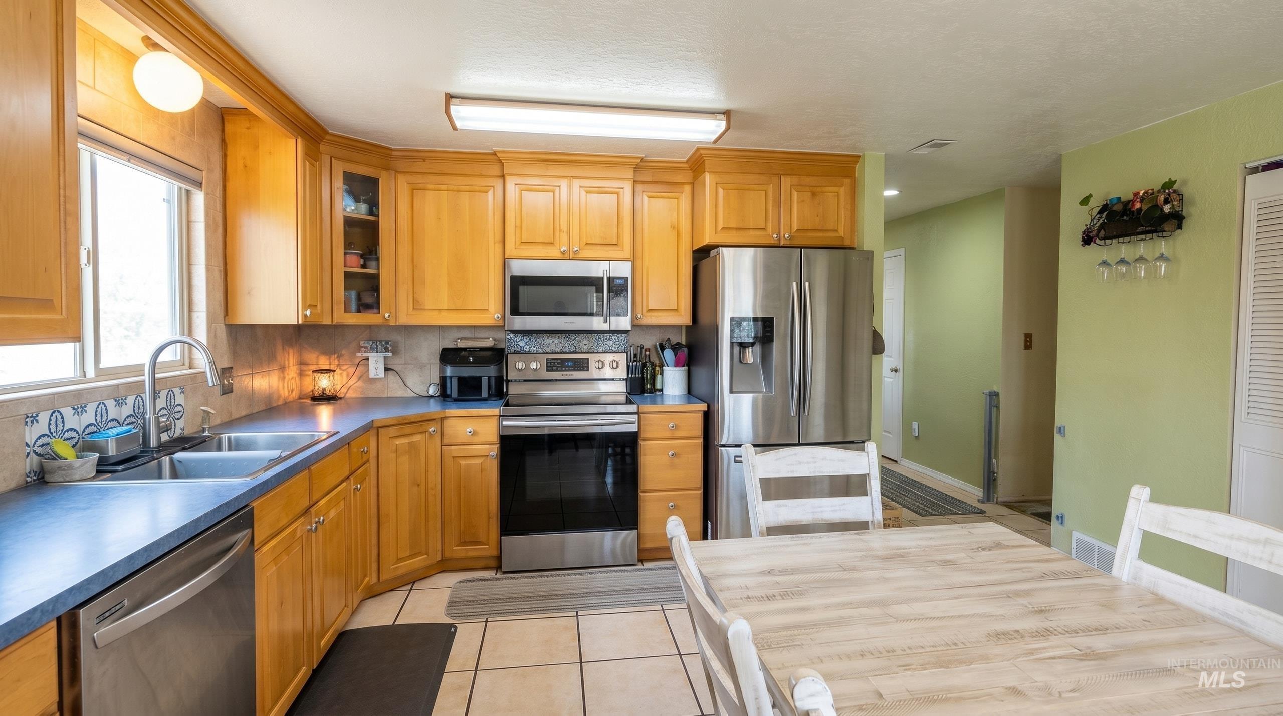 212 Crestline Ave, Caldwell, Idaho 83605, 4 Bedrooms, 2 Bathrooms, Residential For Sale, Price $346,000, 98987972