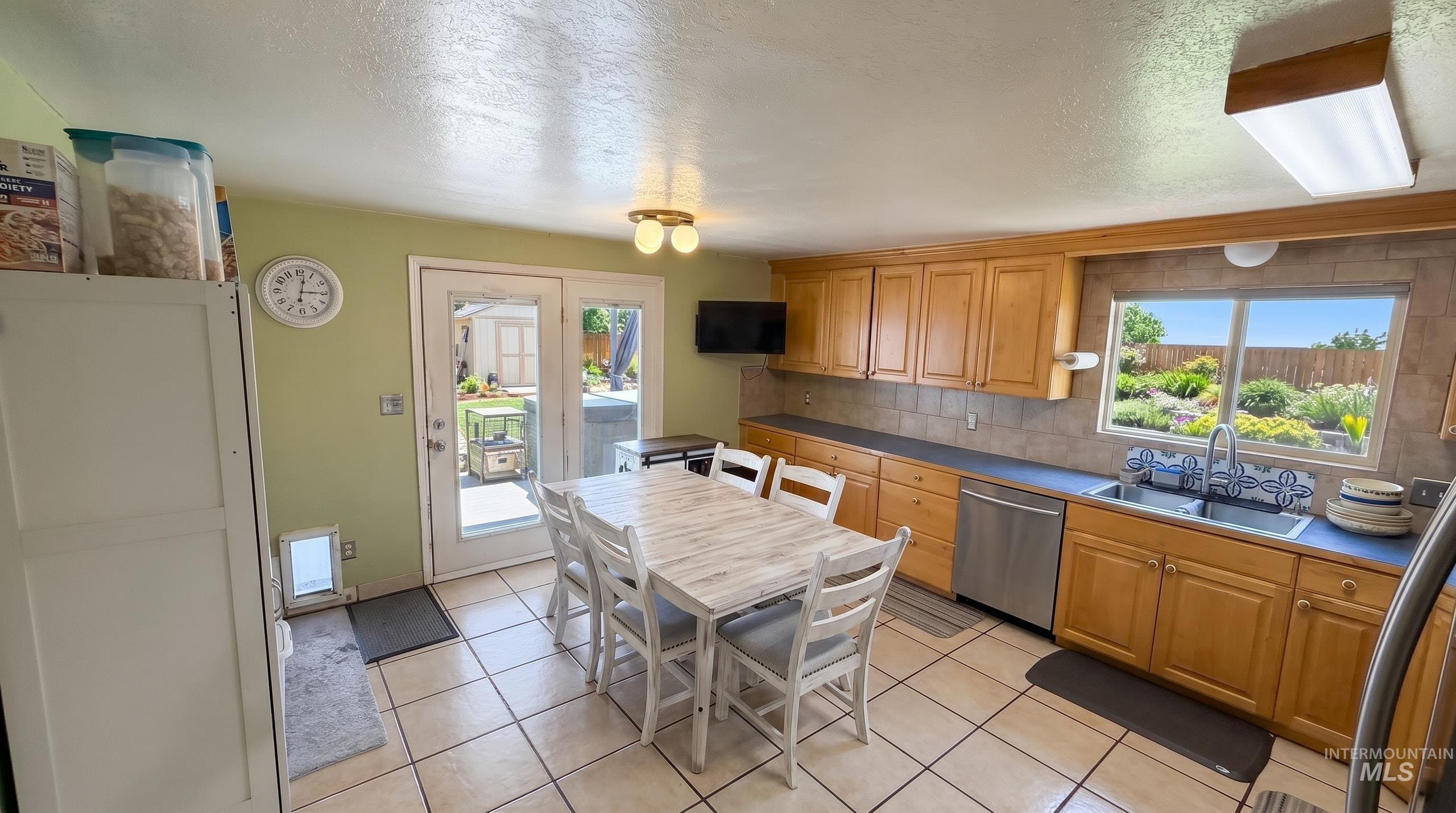 212 Crestline Ave, Caldwell, Idaho 83605, 4 Bedrooms, 2 Bathrooms, Residential For Sale, Price $346,000, 98987972