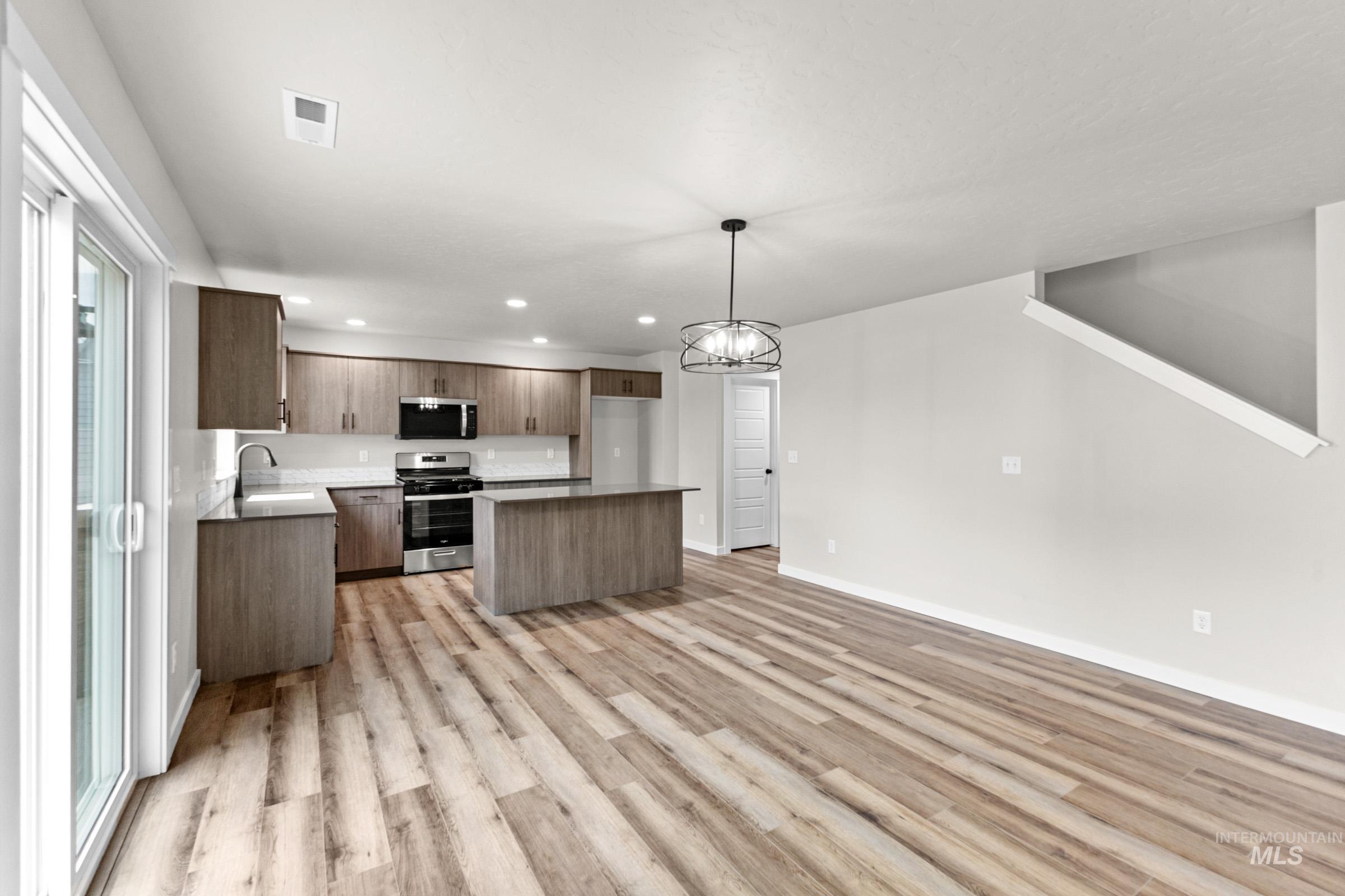 5275 E Phelps Lake Dr, Nampa, Idaho 83687, 5 Bedrooms, 3 Bathrooms, Residential For Sale, Price $579,990, 98987984