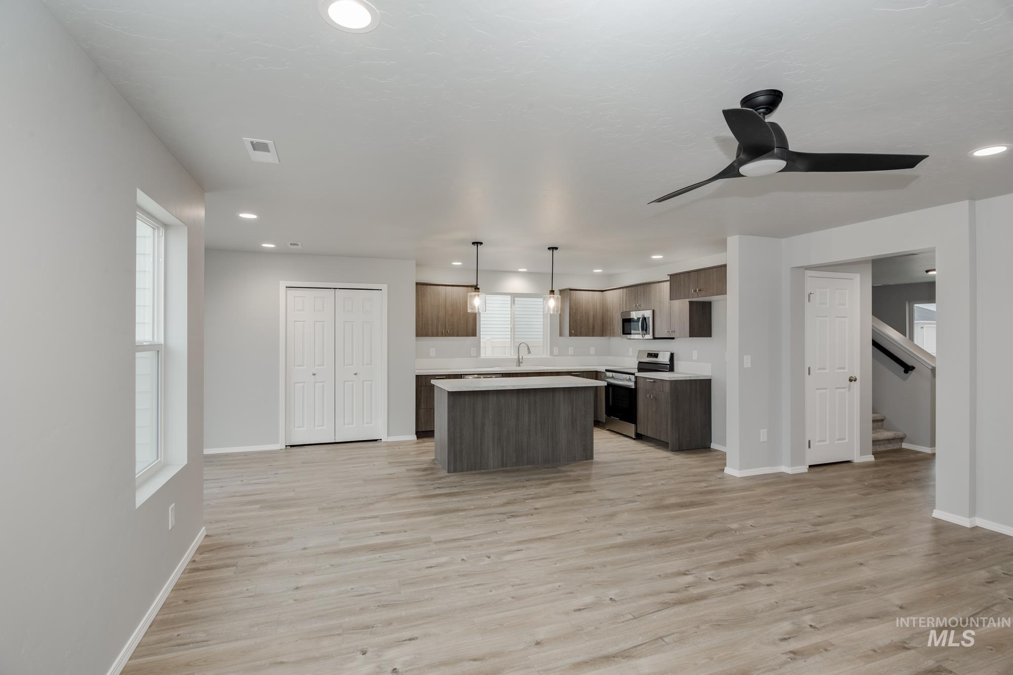 2984 W Animas Creek Dr, Kuna, Idaho 83634, 5 Bedrooms, 3 Bathrooms, Residential For Sale, Price $529,990, 98987990