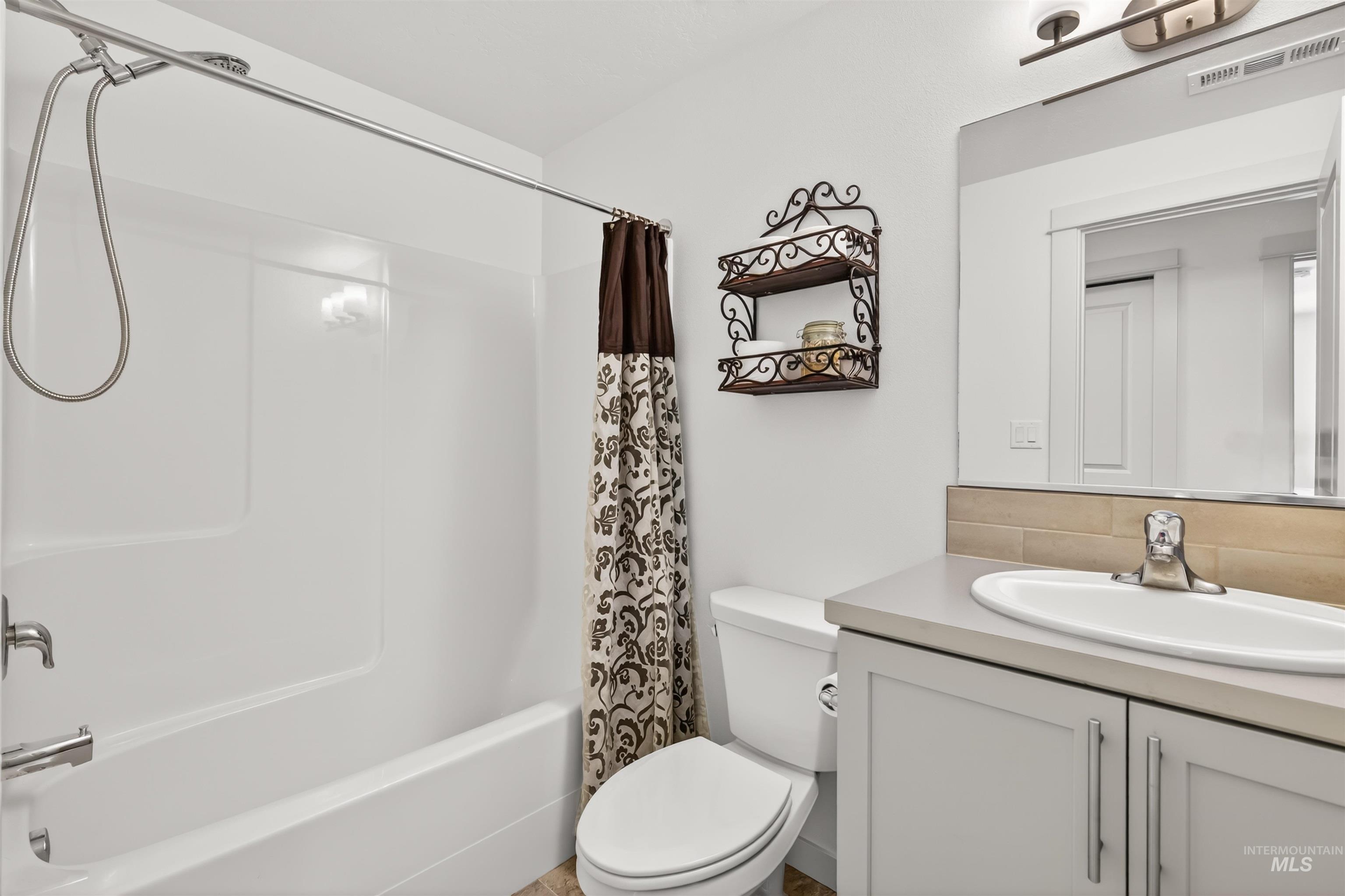 2437 Legacy Court, Clarkston, Washington 99403, 3 Bedrooms, 2 Bathrooms, Residential For Sale, Price $394,500, 98987994