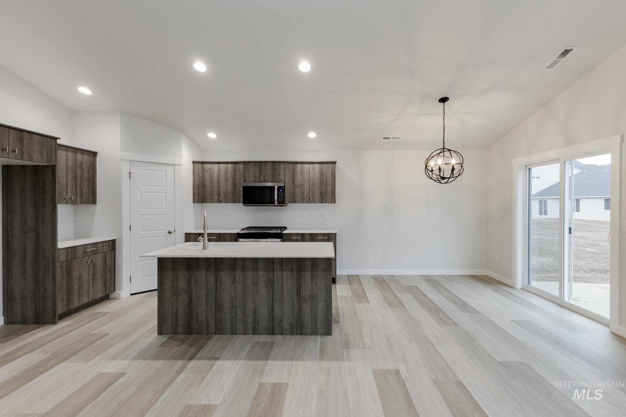 4335 E Woodmurra St, Meridian, Idaho 83642, 3 Bedrooms, 2 Bathrooms, Residential For Sale, Price $559,990, 98987996
