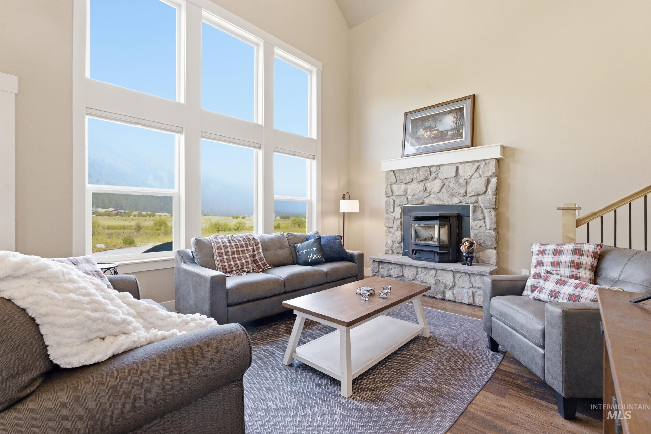 19 Southfork ln, Garden Valley, Idaho 83622, 3 Bedrooms, 2.5 Bathrooms, Residential For Sale, Price $598,700, 98988001