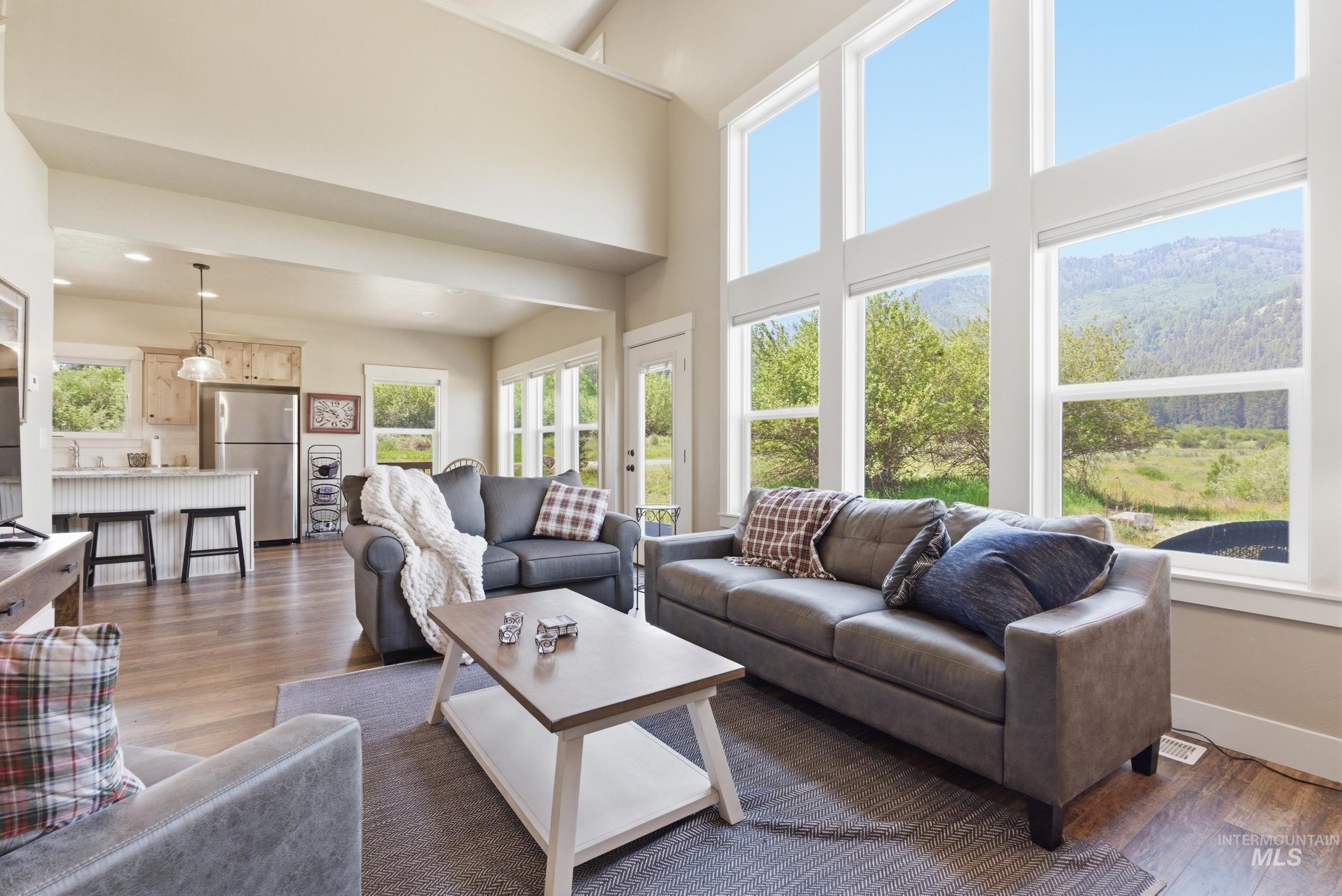 19 Southfork ln, Garden Valley, Idaho 83622, 3 Bedrooms, 2.5 Bathrooms, Residential For Sale, Price $598,700, 98988001