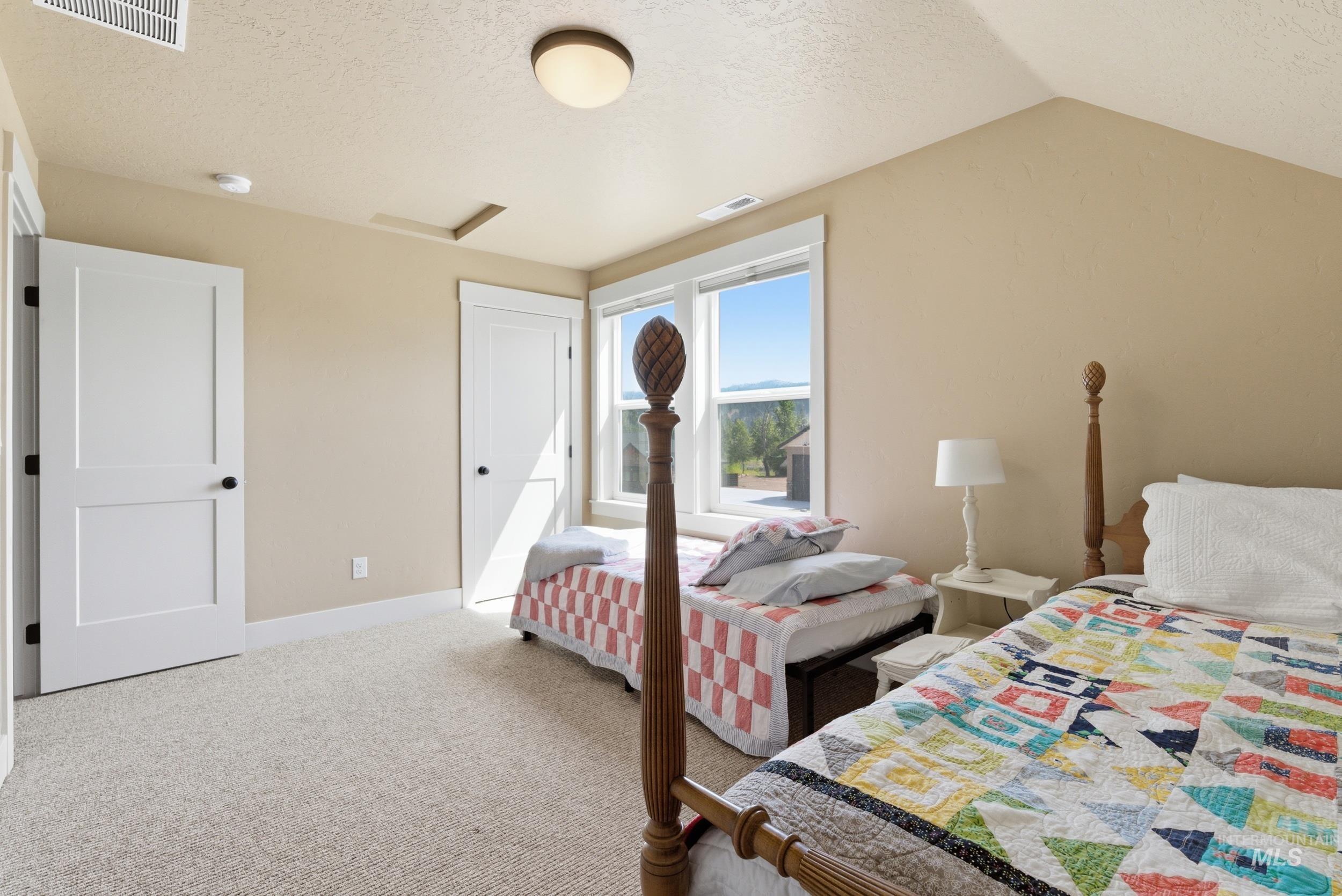 19 Southfork ln, Garden Valley, Idaho 83622, 3 Bedrooms, 2.5 Bathrooms, Residential For Sale, Price $598,700, 98988001