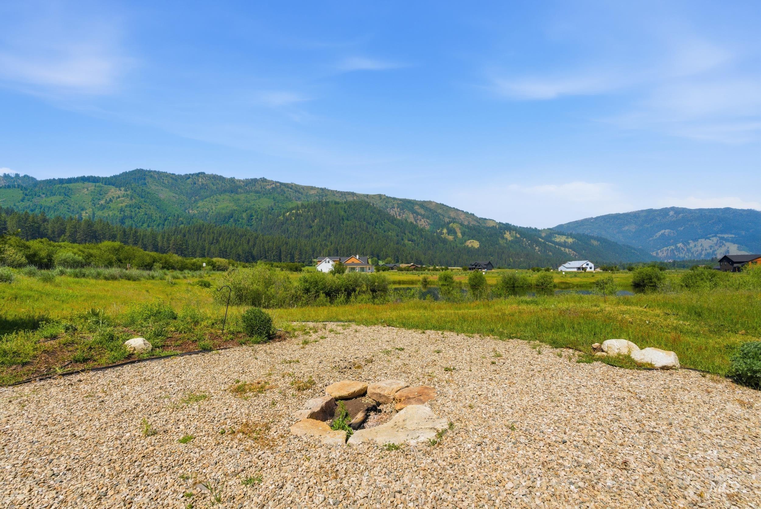 19 Southfork ln, Garden Valley, Idaho 83622, 3 Bedrooms, 2.5 Bathrooms, Residential For Sale, Price $598,700, 98988001