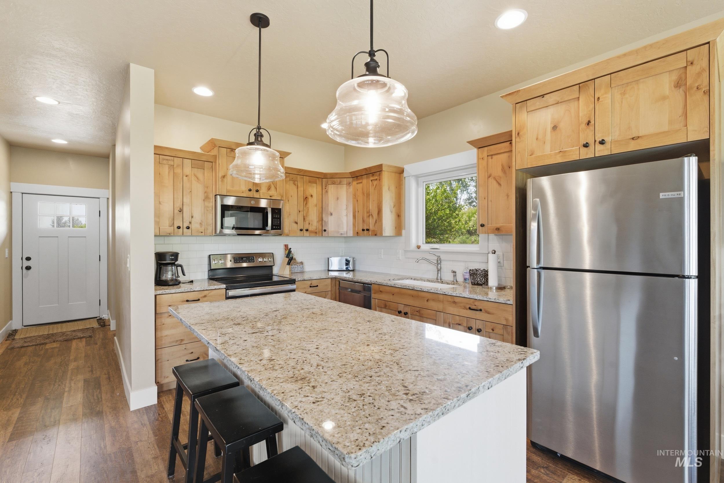 19 Southfork ln, Garden Valley, Idaho 83622, 3 Bedrooms, 2.5 Bathrooms, Residential For Sale, Price $598,700, 98988001