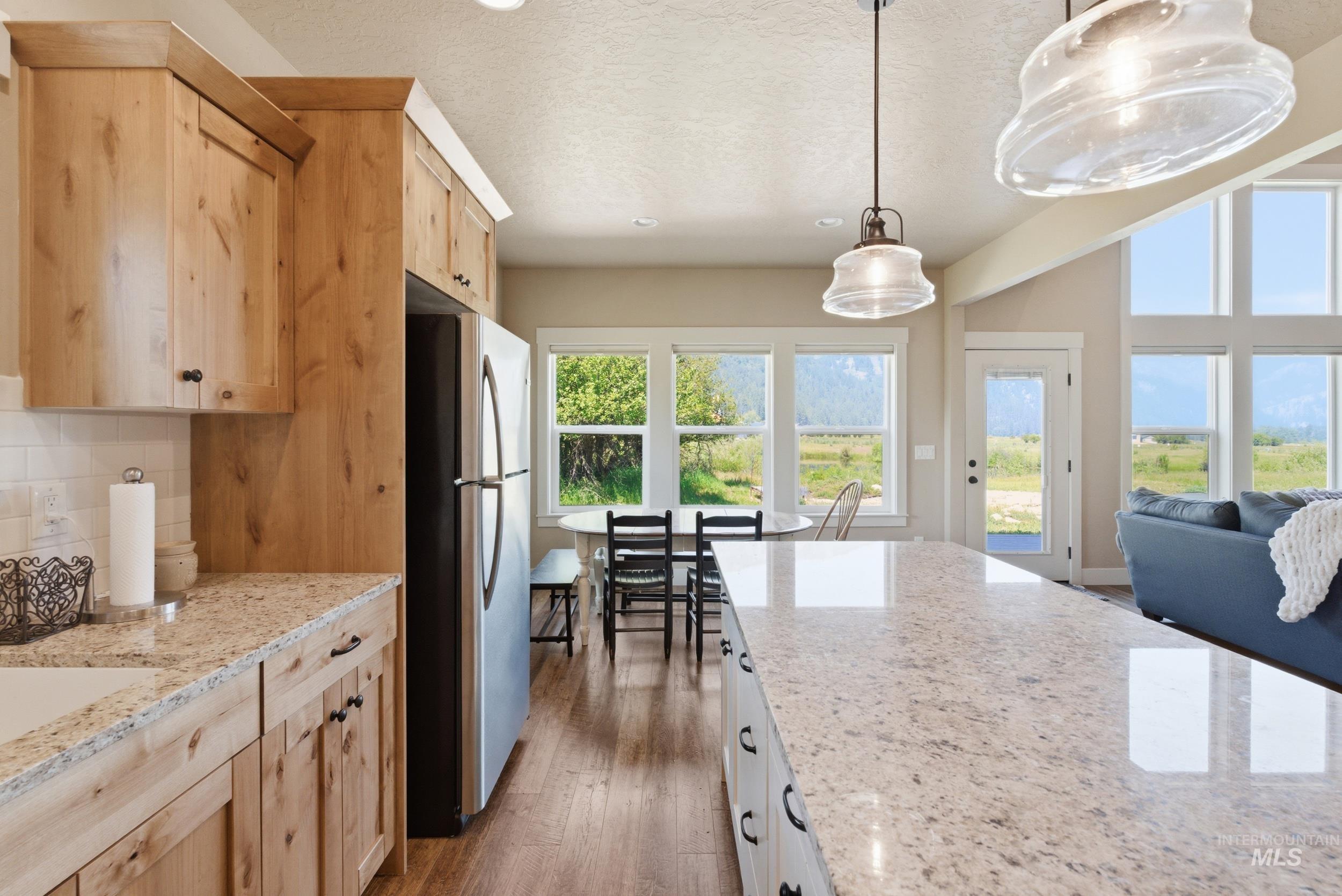 19 Southfork ln, Garden Valley, Idaho 83622, 3 Bedrooms, 2.5 Bathrooms, Residential For Sale, Price $598,700, 98988001