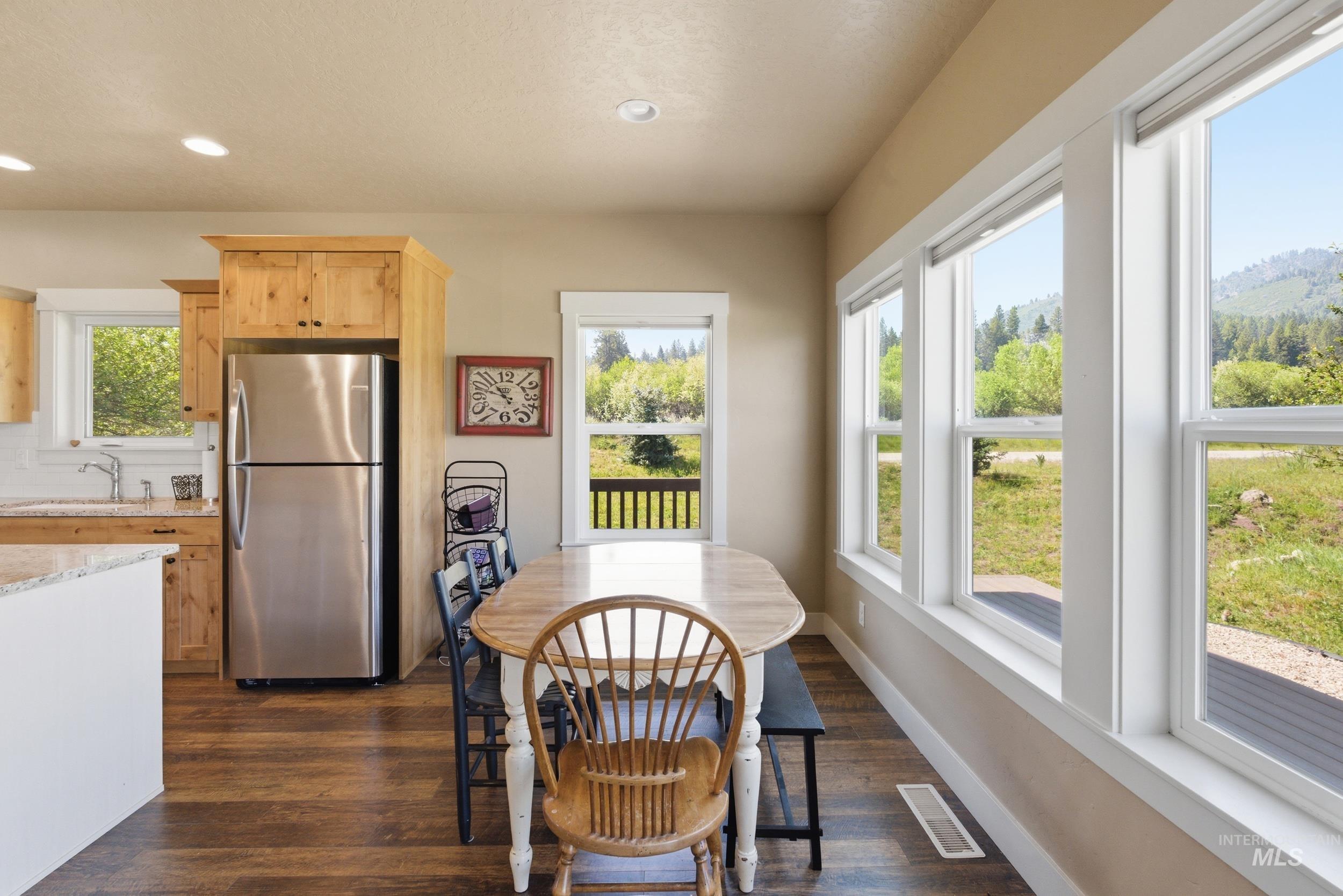 19 Southfork ln, Garden Valley, Idaho 83622, 3 Bedrooms, 2.5 Bathrooms, Residential For Sale, Price $598,700, 98988001