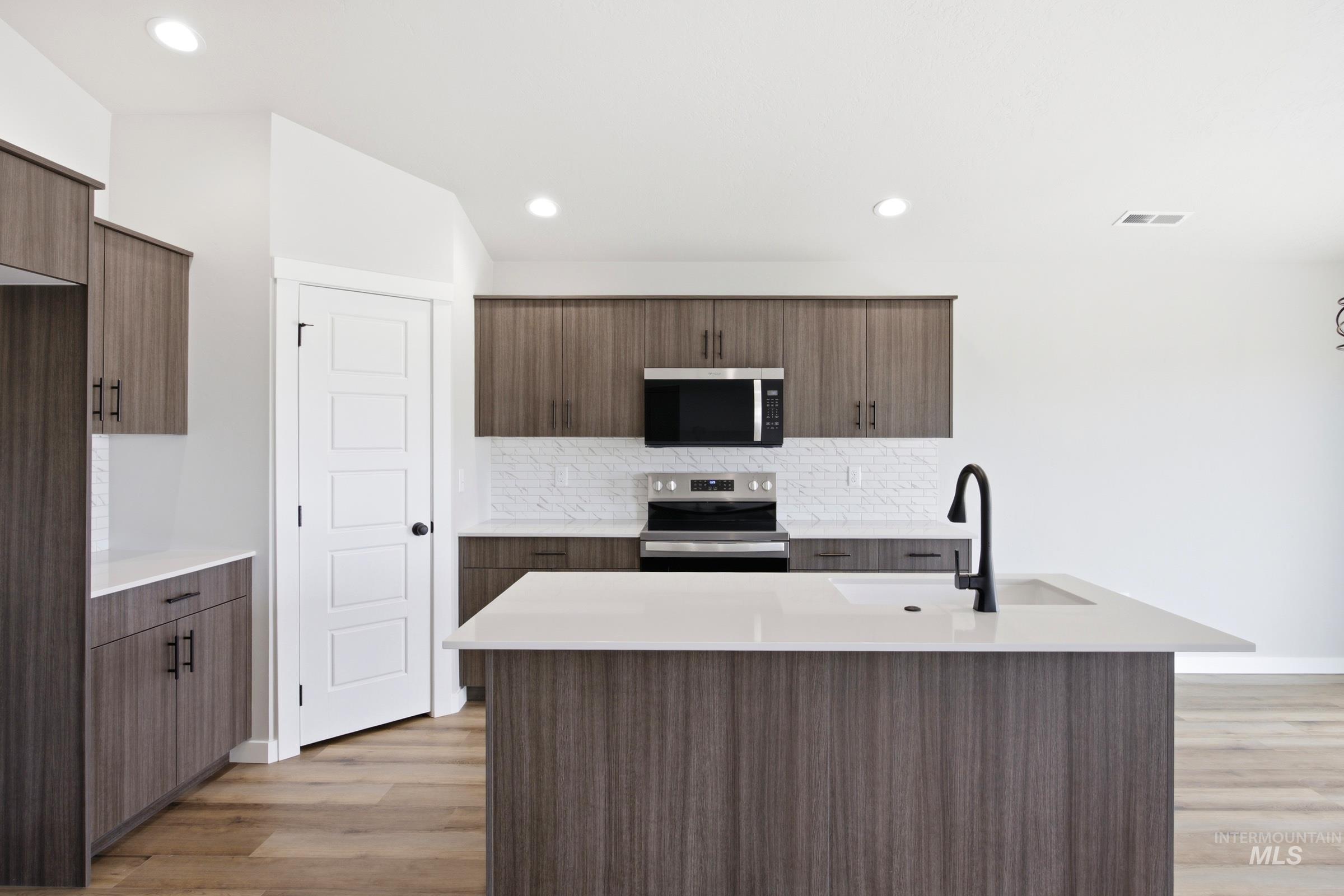 1187 W Jasper St, Meridian, Idaho 83642, 3 Bedrooms, 2 Bathrooms, Residential For Sale, Price $459,990,MLS 98988004