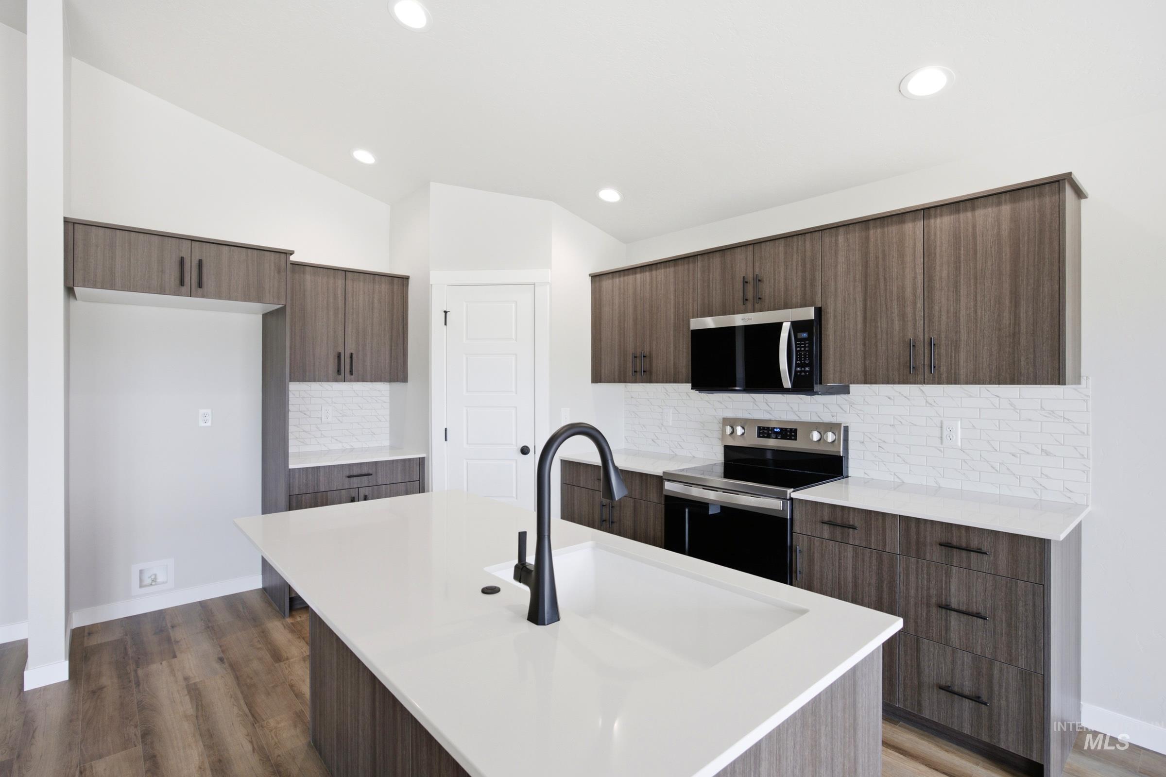 1187 W Jasper St, Meridian, Idaho 83642, 3 Bedrooms, 2 Bathrooms, Residential For Sale, Price $459,990,MLS 98988004