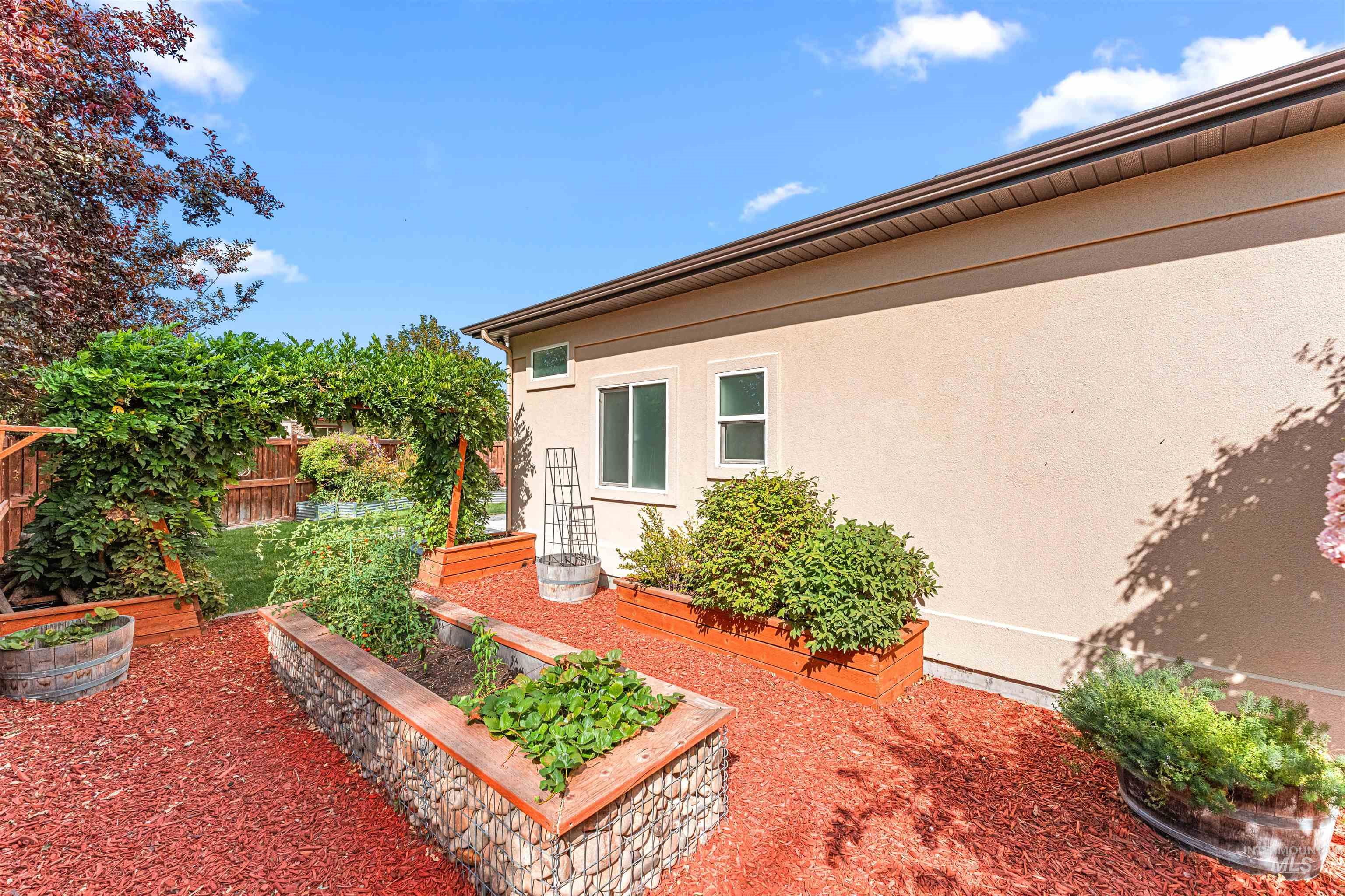 9946 W Wildbranch Ct., Star, Idaho 83669, 4 Bedrooms, 2.5 Bathrooms, Residential For Sale, Price $799,900, 98988012
