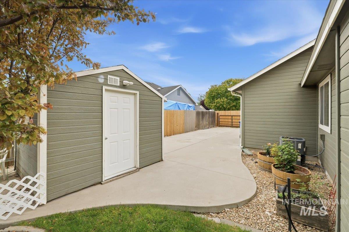12425 W Highlander St., Boise, Idaho 83709, 3 Bedrooms, 2 Bathrooms, Residential For Sale, Price $430,000, 98988024