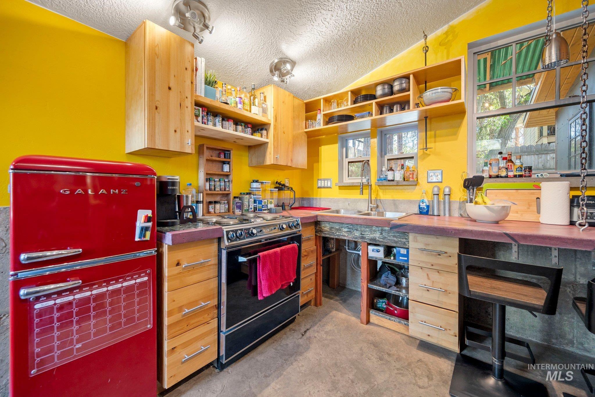 970 N Clithero Dr, Boise, Idaho 83703, 2 Bedrooms, 2 Bathrooms, Residential For Sale, Price $435,000, 98988026