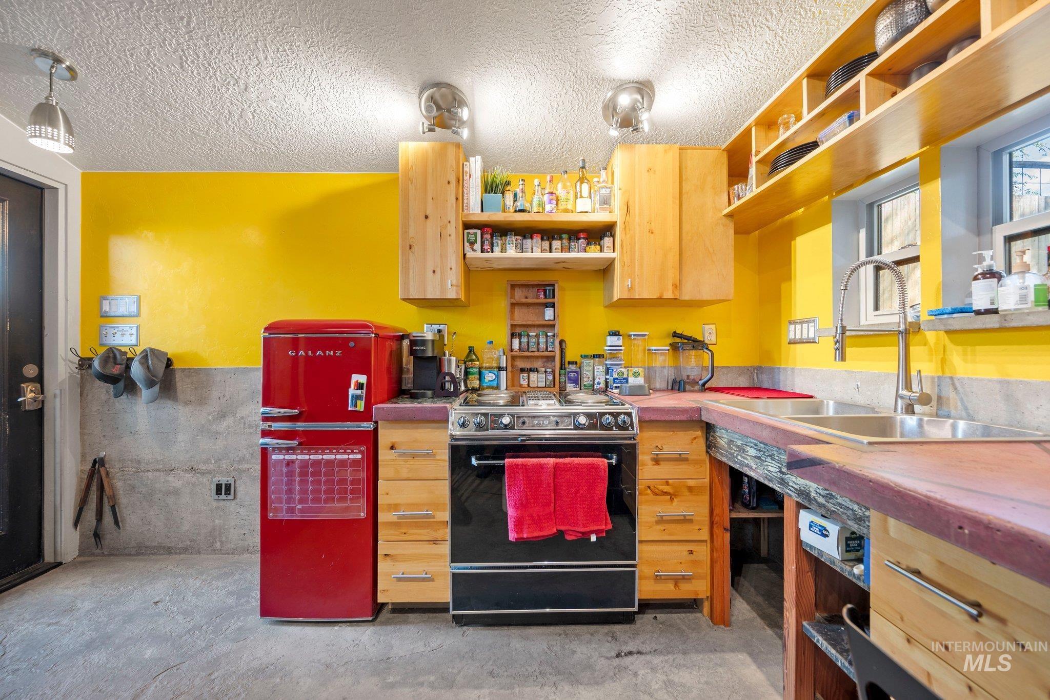 970 N Clithero Dr, Boise, Idaho 83703, 2 Bedrooms, 2 Bathrooms, Residential For Sale, Price $435,000, 98988026
