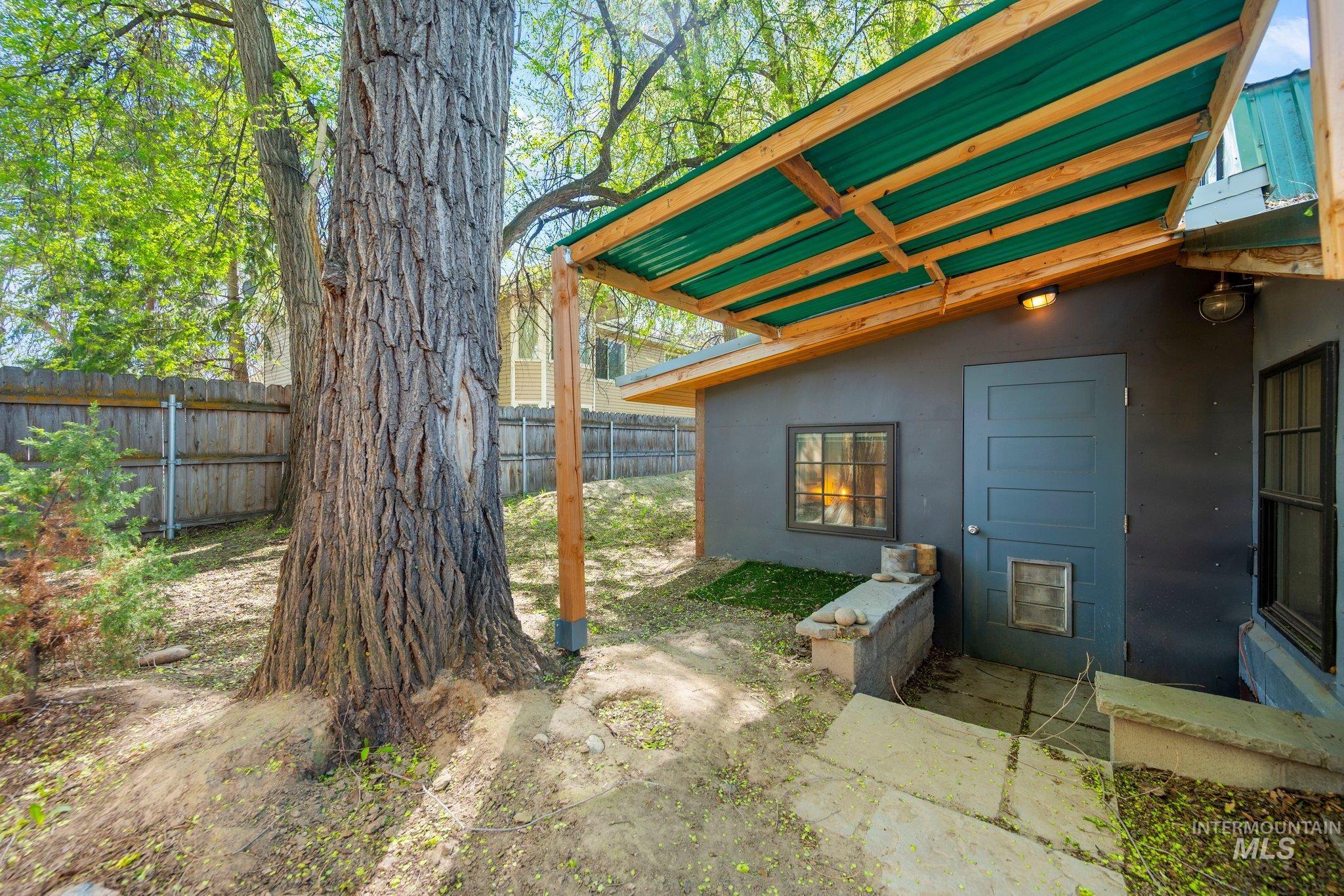 970 N Clithero Dr, Boise, Idaho 83703, 2 Bedrooms, 2 Bathrooms, Residential For Sale, Price $435,000, 98988026