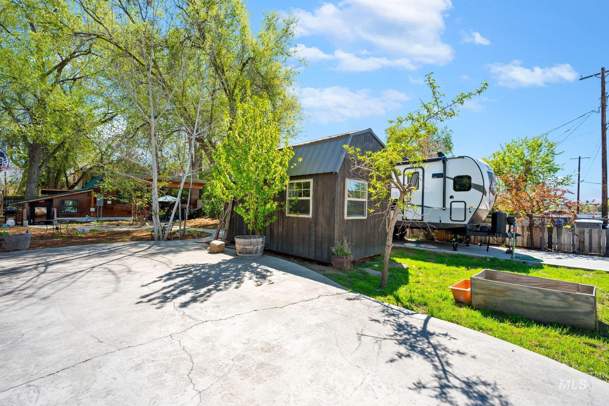 970 N Clithero Dr, Boise, Idaho 83703, 2 Bedrooms, 2 Bathrooms, Residential For Sale, Price $435,000, 98988026