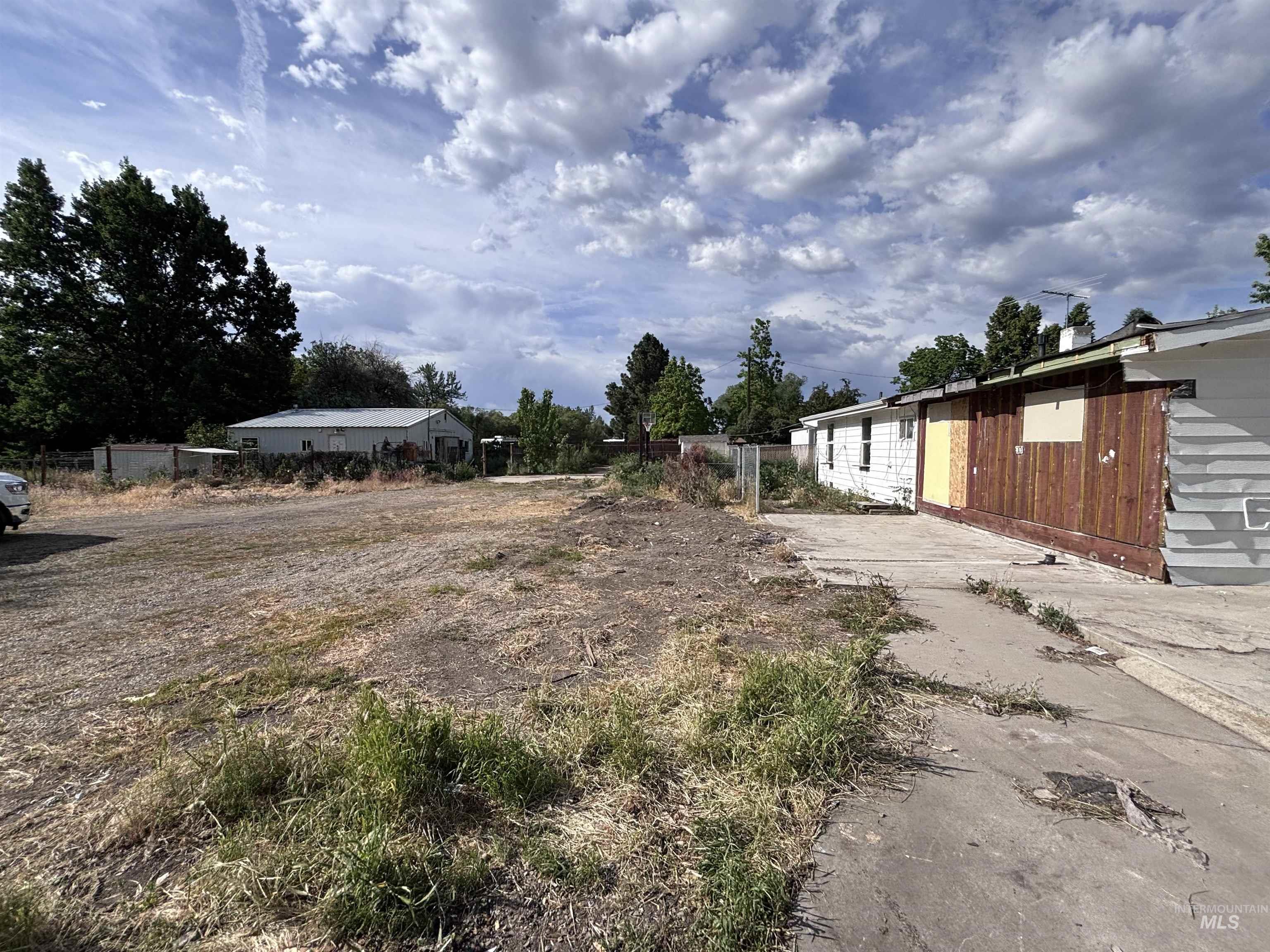 2152 Artesian Rd, Eagle, Idaho 83616, 3 Bedrooms, 2 Bathrooms, Residential For Sale, Price $499,990, 98988027
