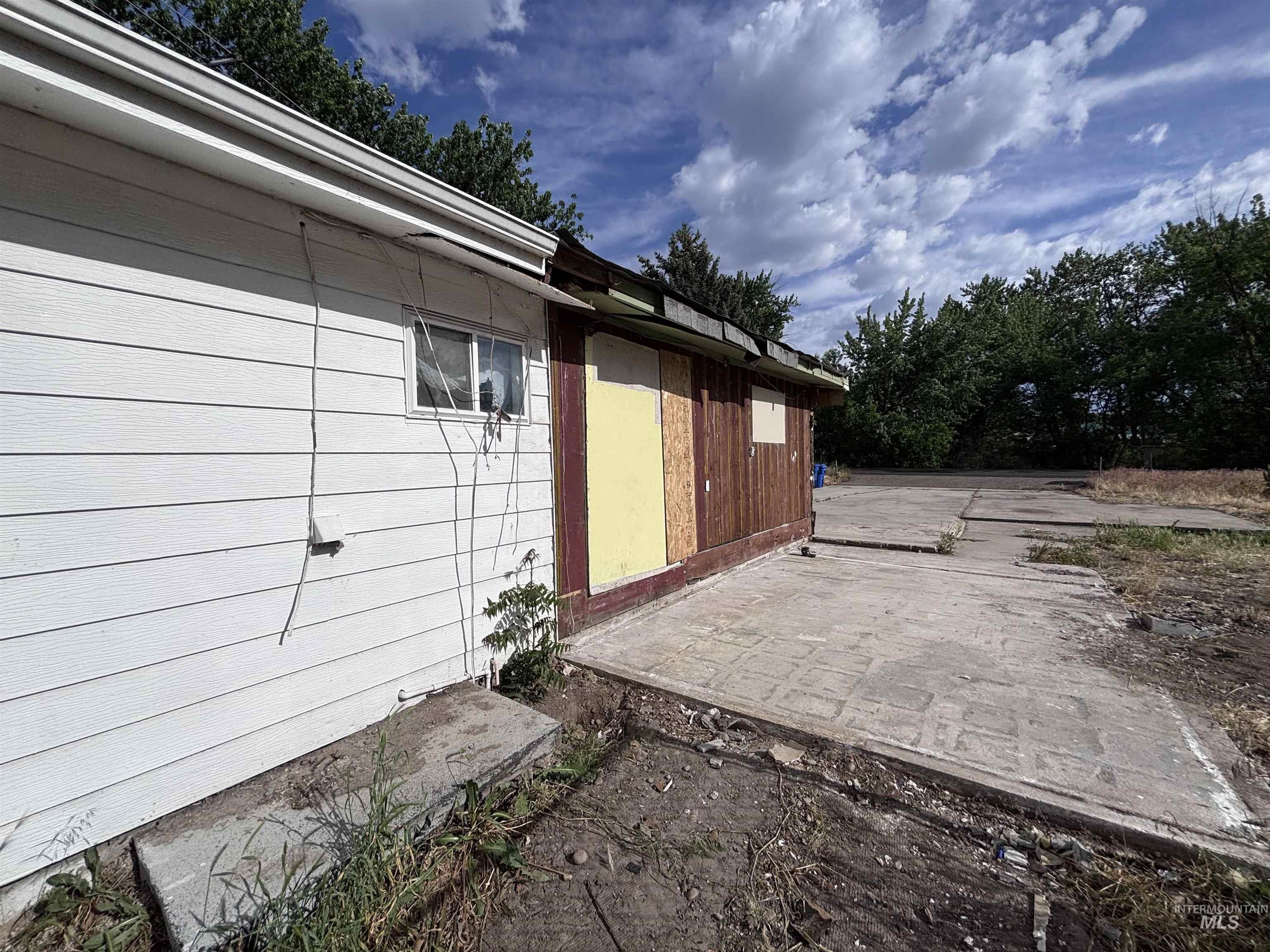 2152 Artesian Rd, Eagle, Idaho 83616, 3 Bedrooms, 2 Bathrooms, Residential For Sale, Price $499,990, 98988027